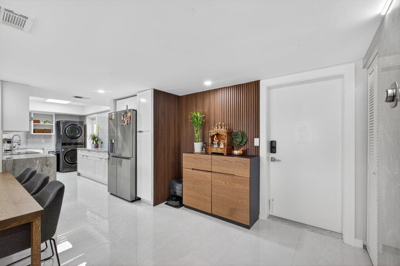 1731 Presidential Way C-203, West Palm Beach, FL 33401 — photo 10 of 58