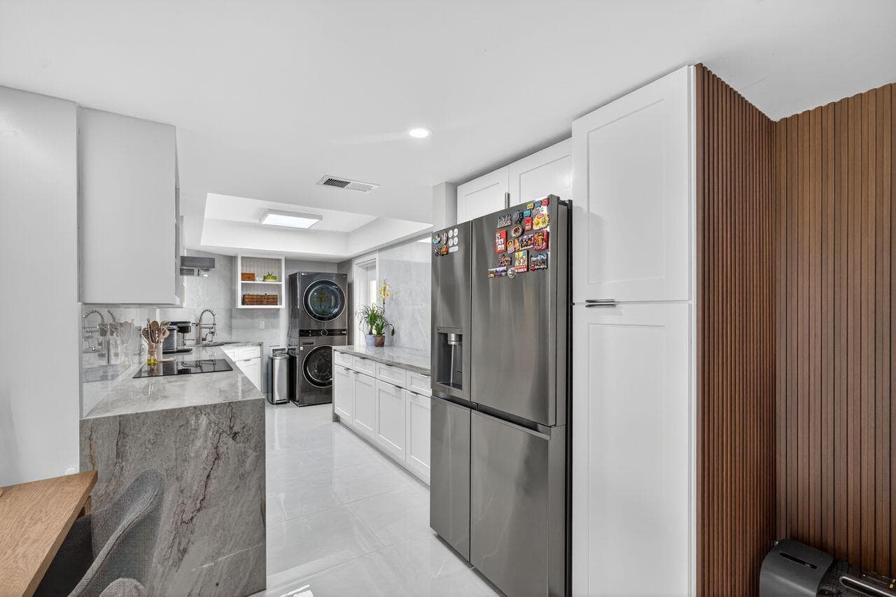 1731 Presidential Way C-203, West Palm Beach, FL 33401 — photo 18 of 58