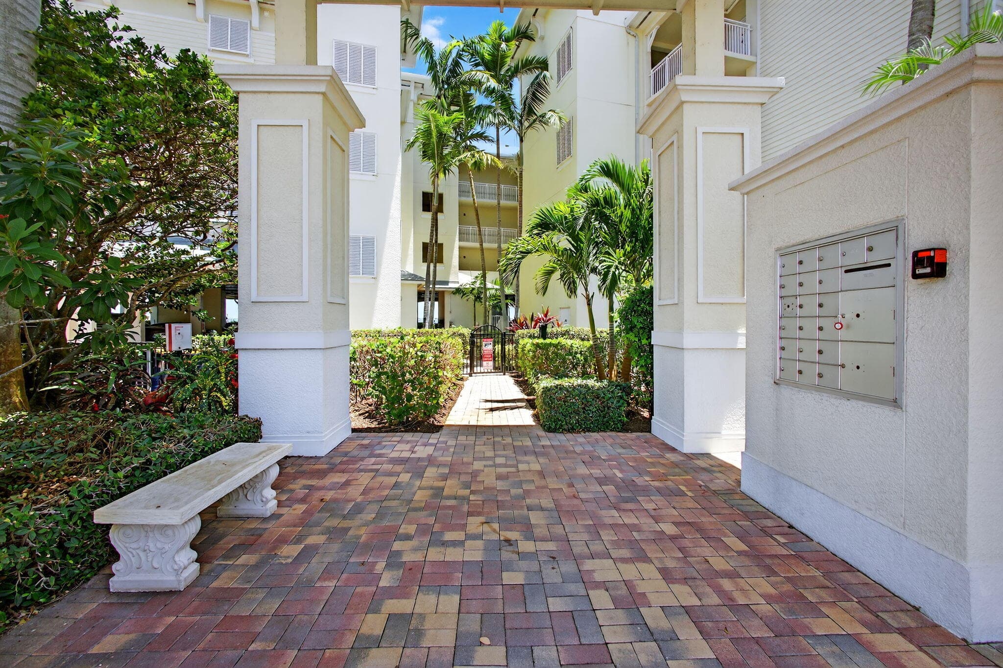 275 NW Flagler Avenue 204, Stuart, FL 34994 — photo 3 of 61