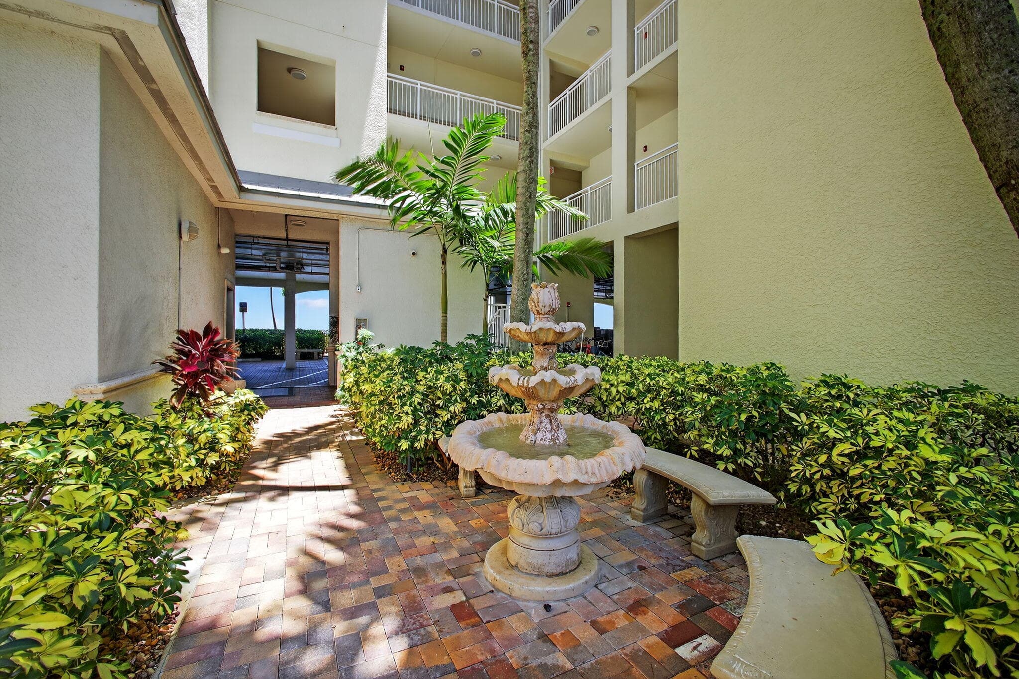 275 NW Flagler Avenue 204, Stuart, FL 34994 — photo 5 of 61