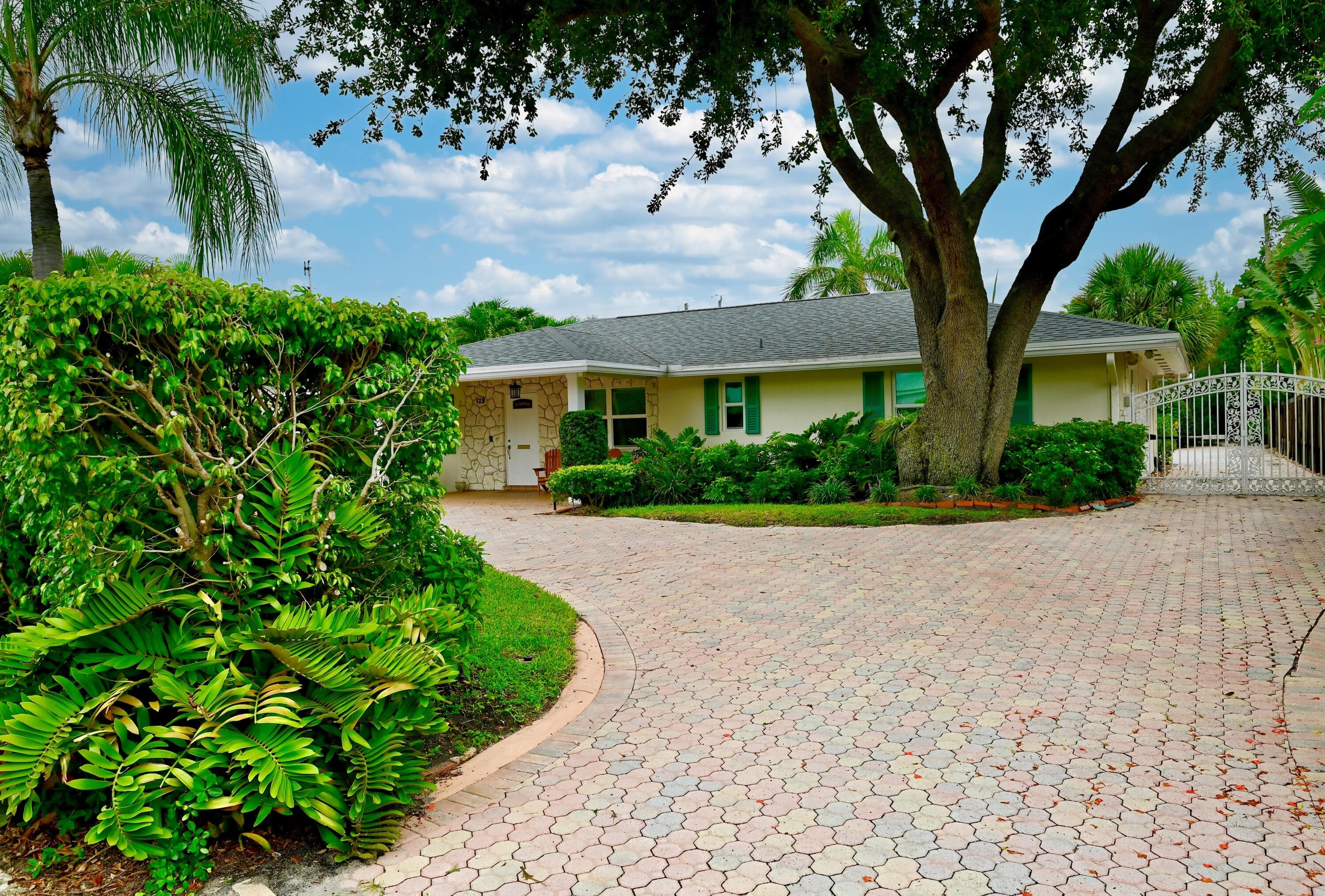 129 Alhambra Place, West Palm Beach, FL 33405 — photo 1 of 41