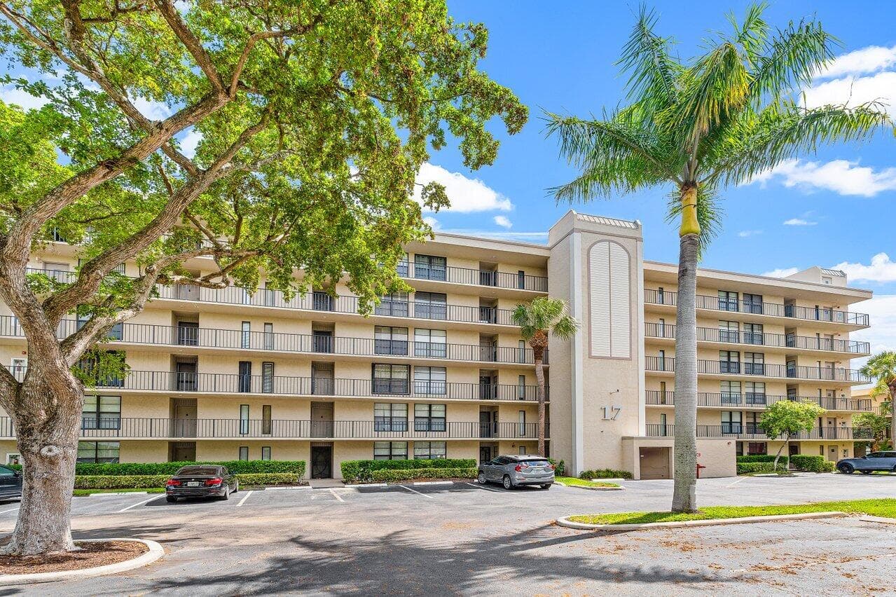 17 Royal Palm Way 105, Boca Raton, FL 33432 — photo 3 of 47