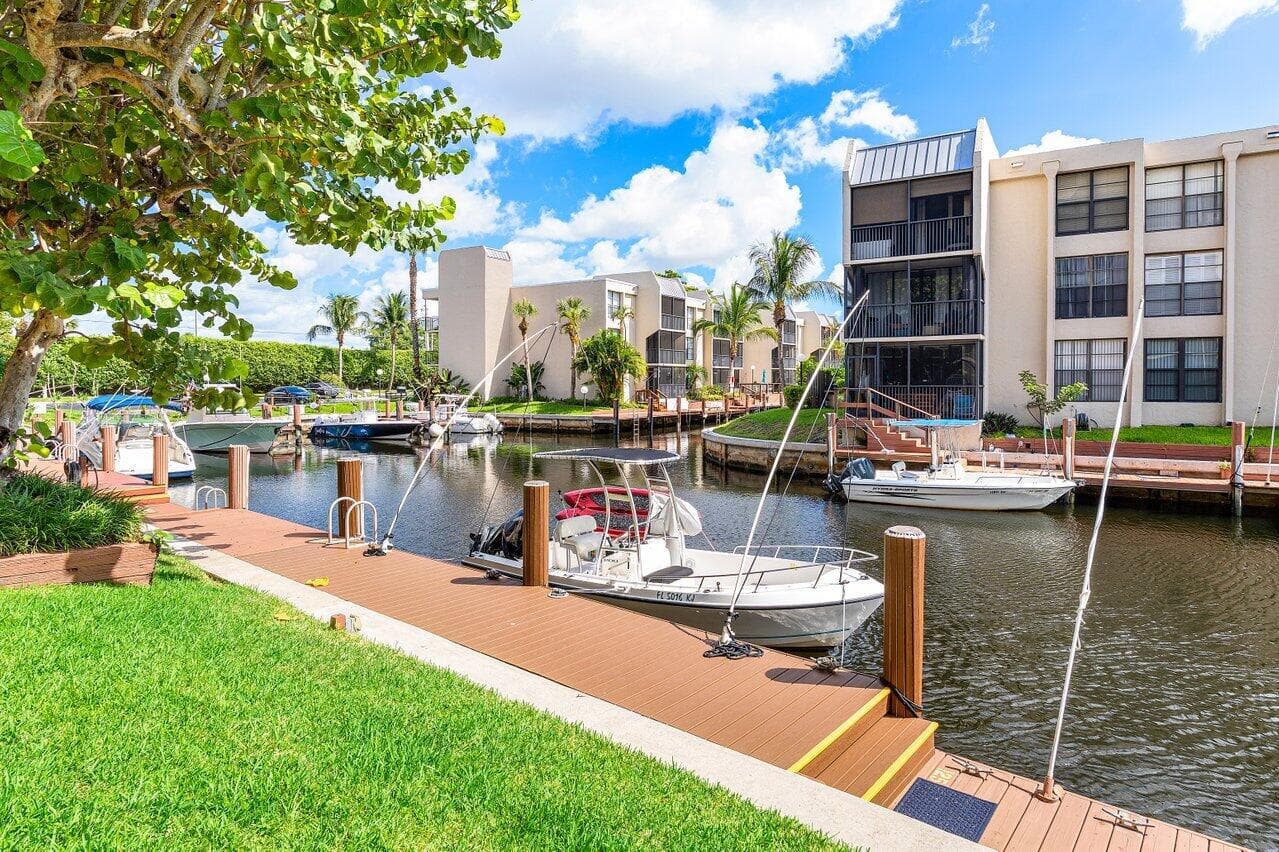 17 Royal Palm Way 105, Boca Raton, FL 33432 — photo 24 of 47