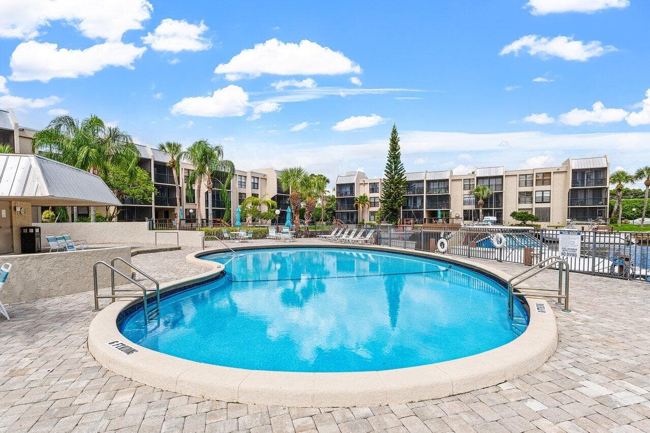17 Royal Palm Way 105, Boca Raton, FL 33432 — photo 30 of 47