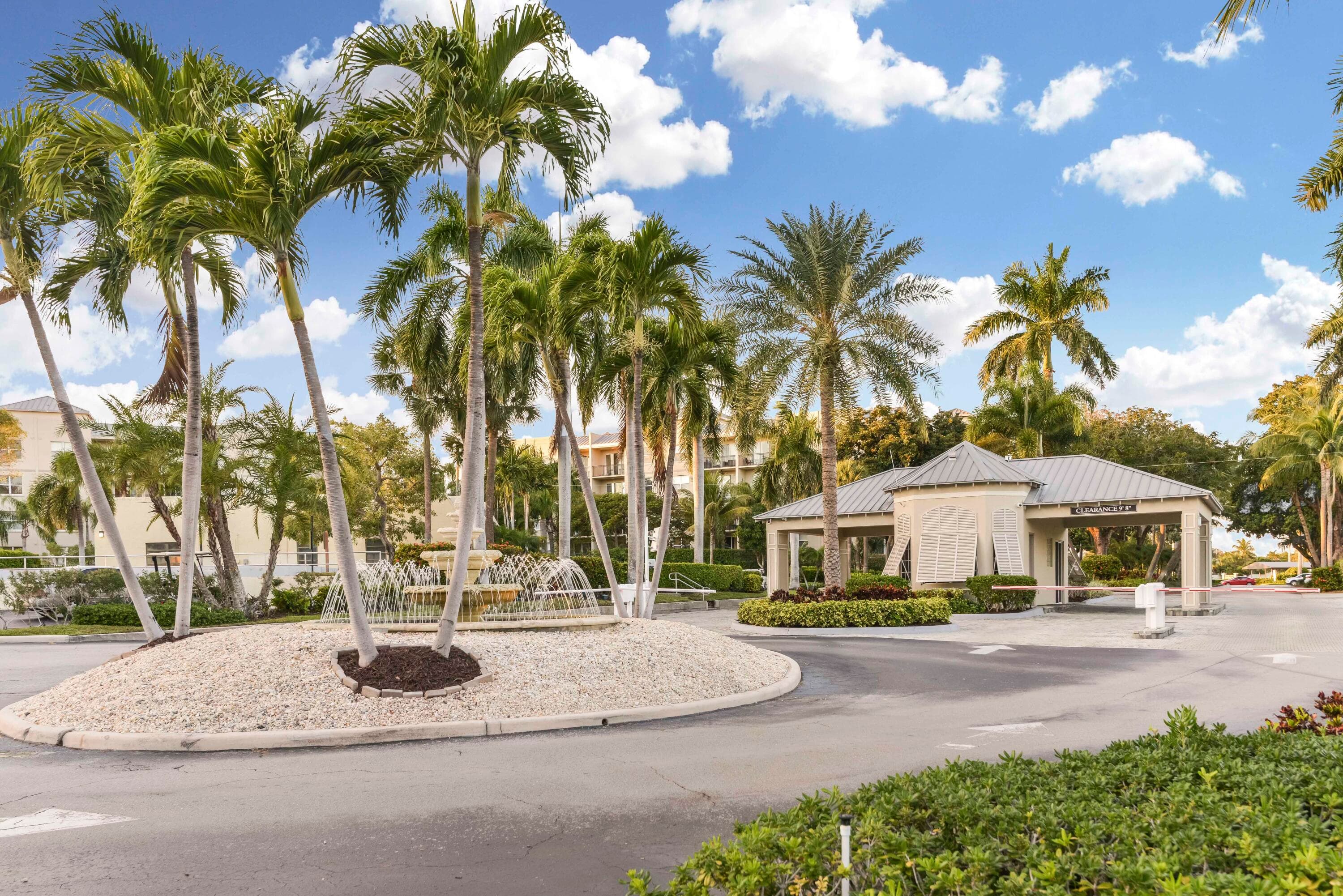 17 Royal Palm Way 105, Boca Raton, FL 33432 — photo 2 of 47