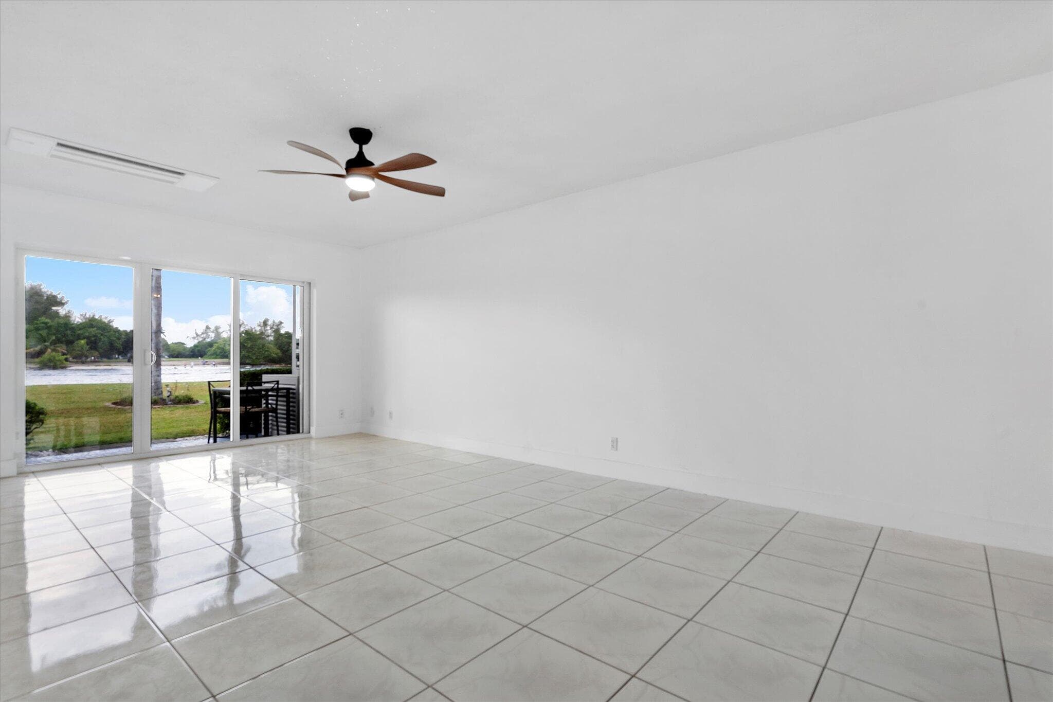 1001 N Riverside Drive 104, Pompano Beach, FL 33062 — photo 3 of 17
