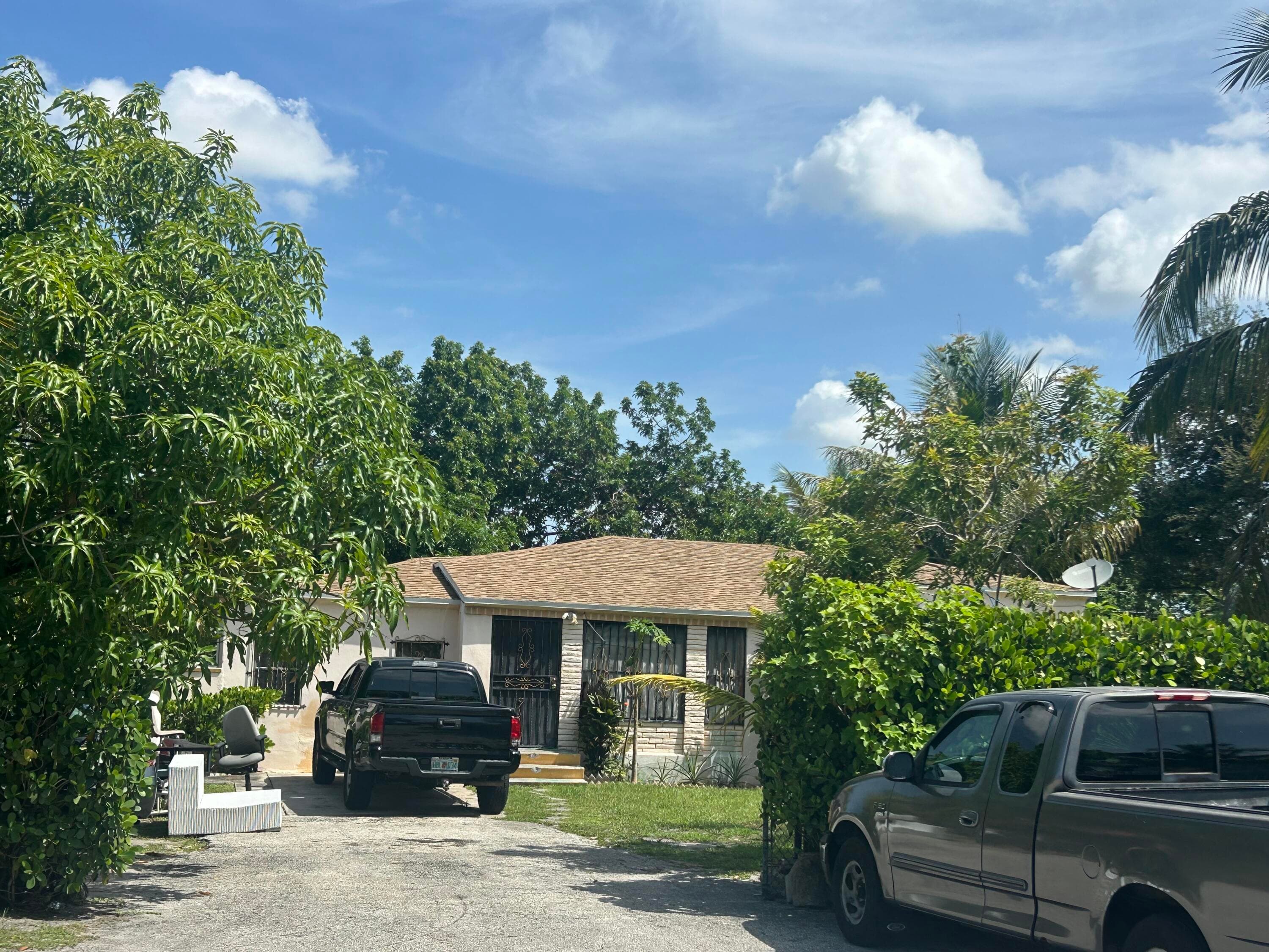 565 NW 143rd Street, Miami, FL 33168 — photo 3 of 5