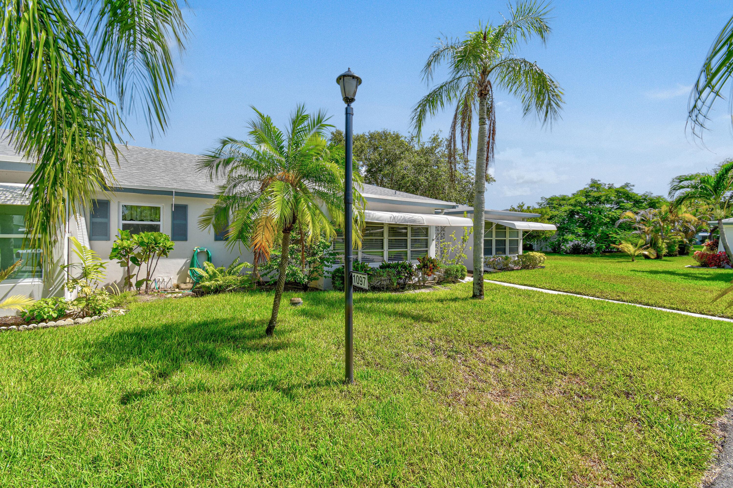 1097 Circle Terrace W C, Delray Beach, FL 33445 — photo 2 of 36