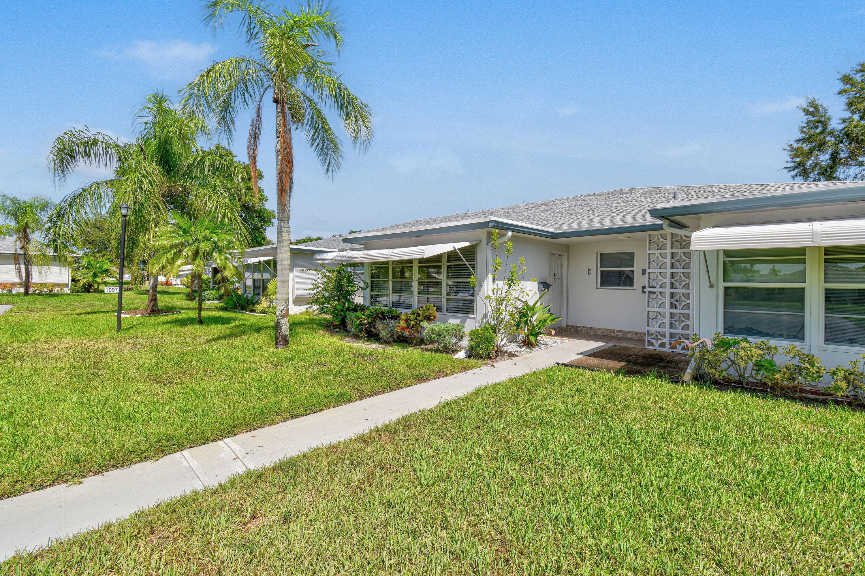 1097 Circle Terrace W C, Delray Beach, FL 33445 — photo 4 of 36