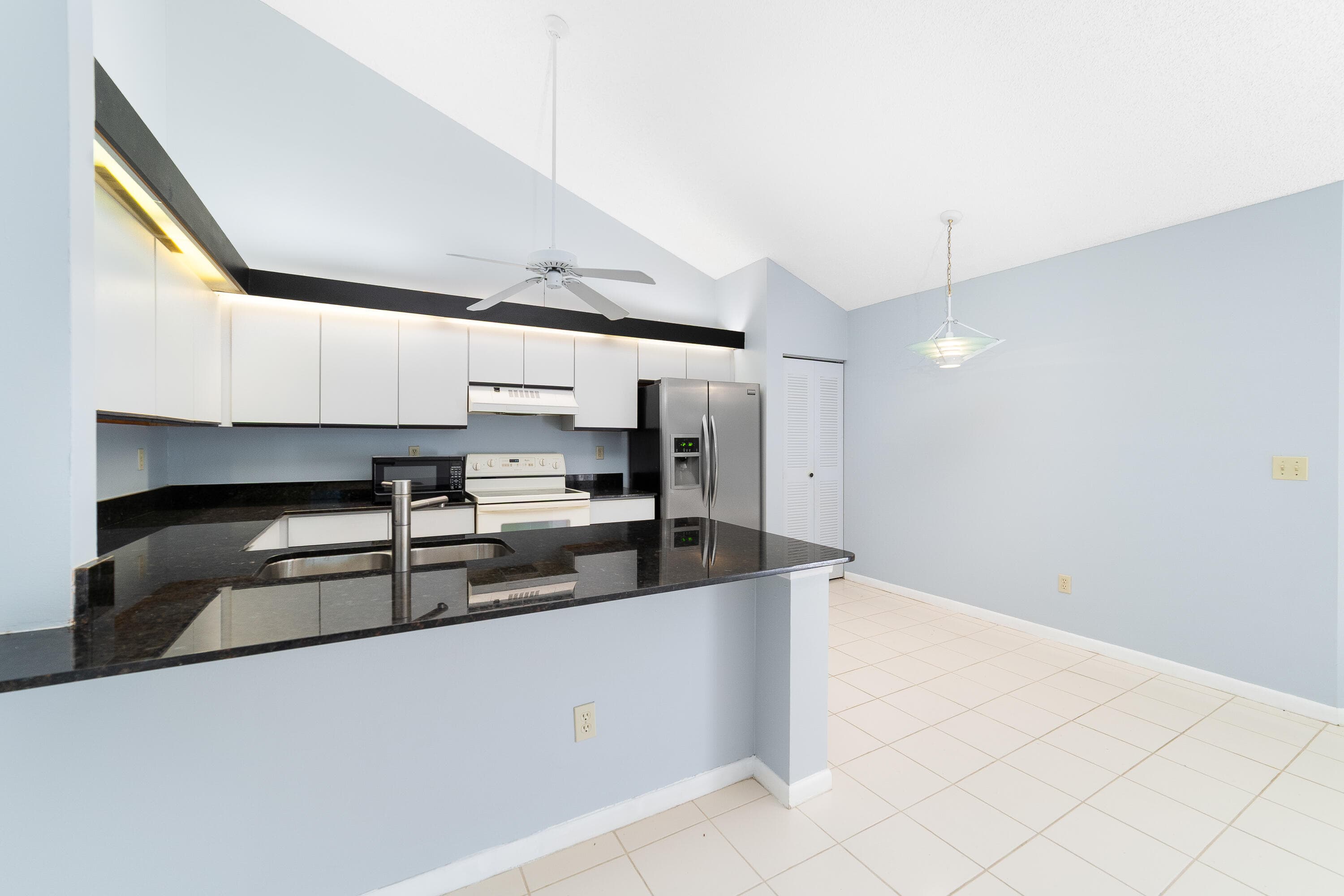 1139 Summit Trail Circle A, West Palm Beach, FL 33415 — photo 9 of 38