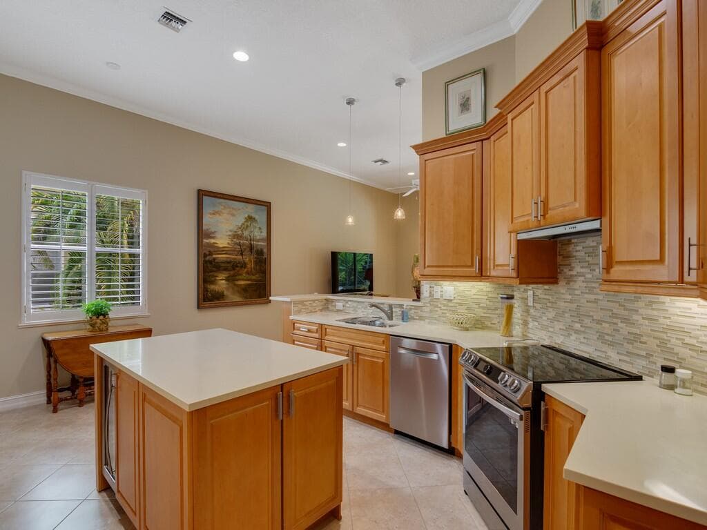 1225 Riverwind Circle, Vero Beach, FL 32967 — photo 8 of 35