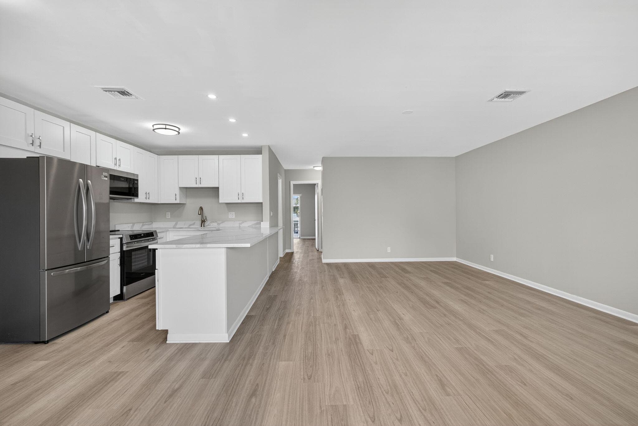 42 Easthampton B, West Palm Beach, FL 33417 — photo 1 of 37