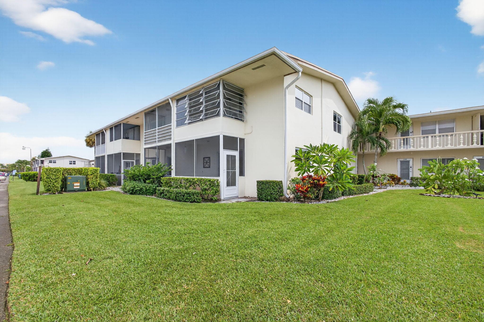 221 Coventry J, West Palm Beach, FL 33417 — photo 30 of 52