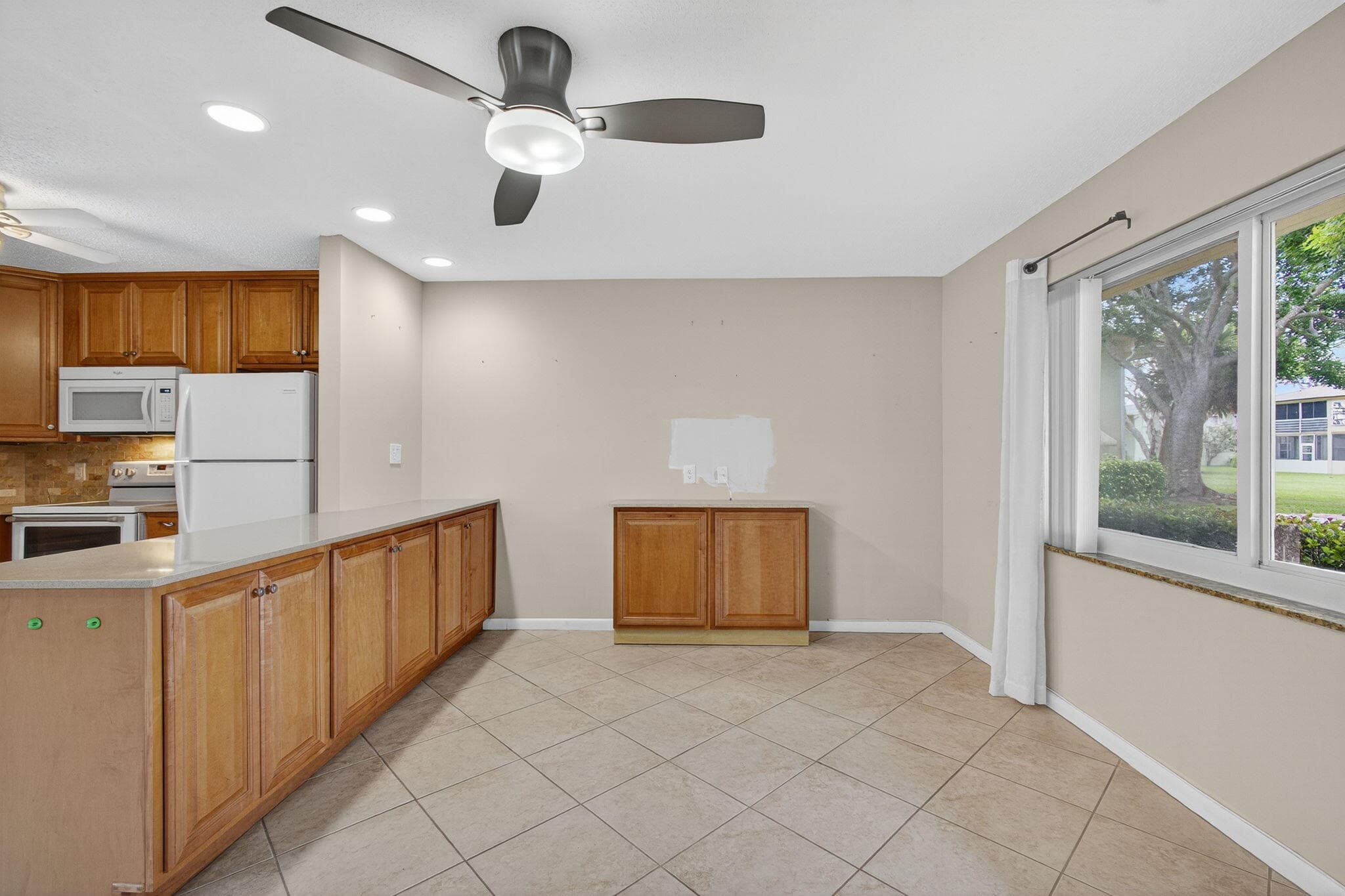 221 Coventry J, West Palm Beach, FL 33417 — photo 8 of 52