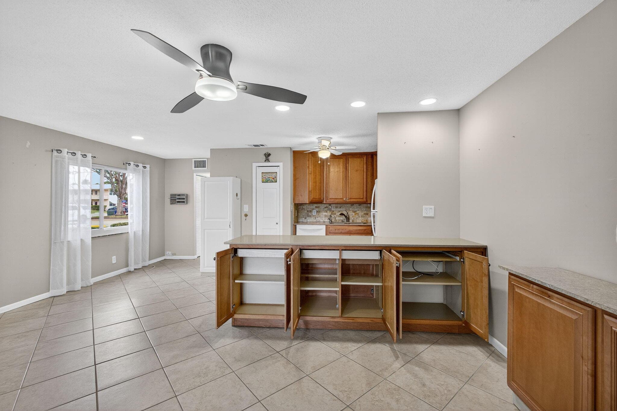 221 Coventry J, West Palm Beach, FL 33417 — photo 10 of 52