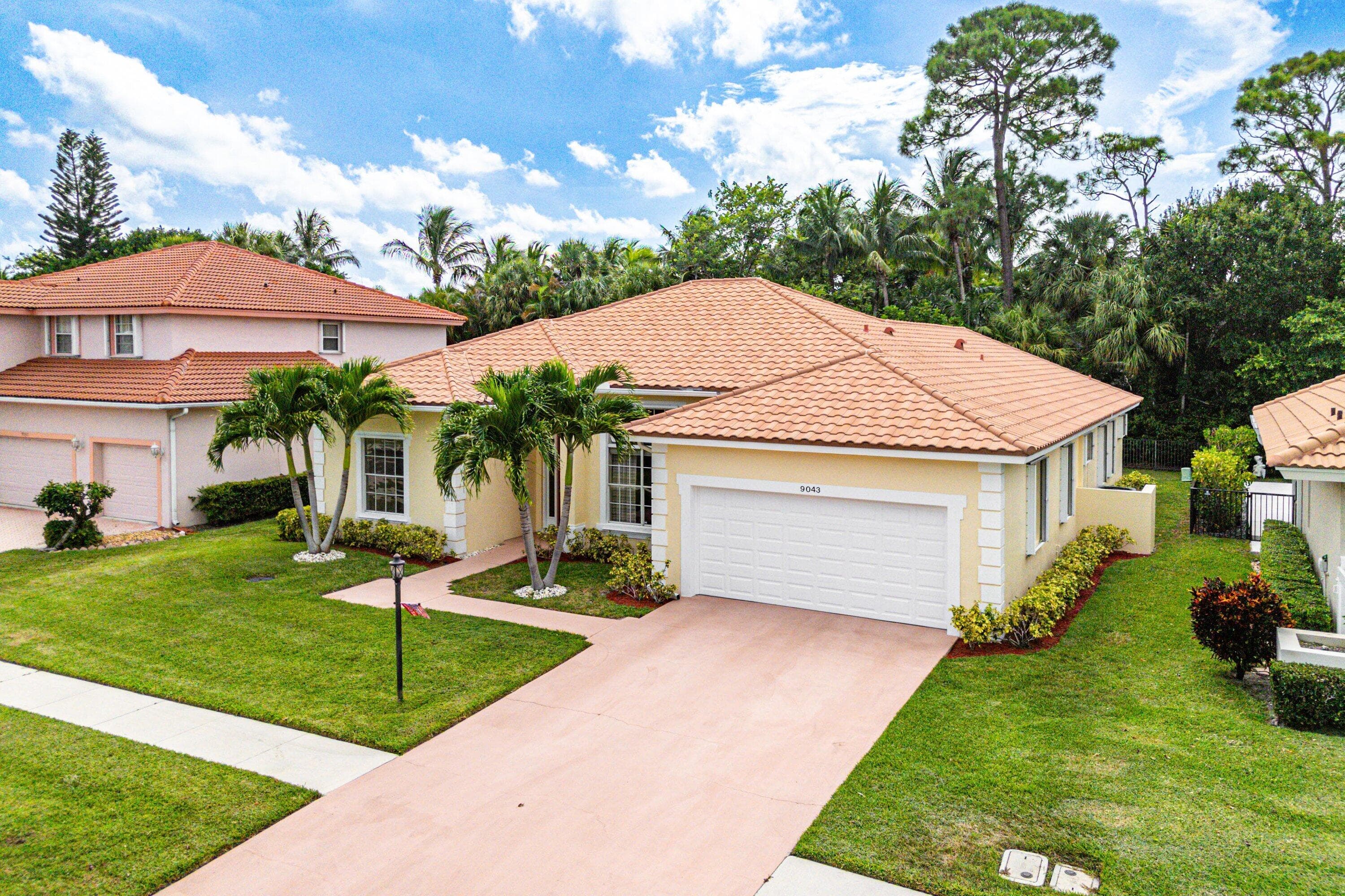 9043 Cypress Hollow Drive, Palm Beach Gardens, FL 33418 — photo 2 of 38