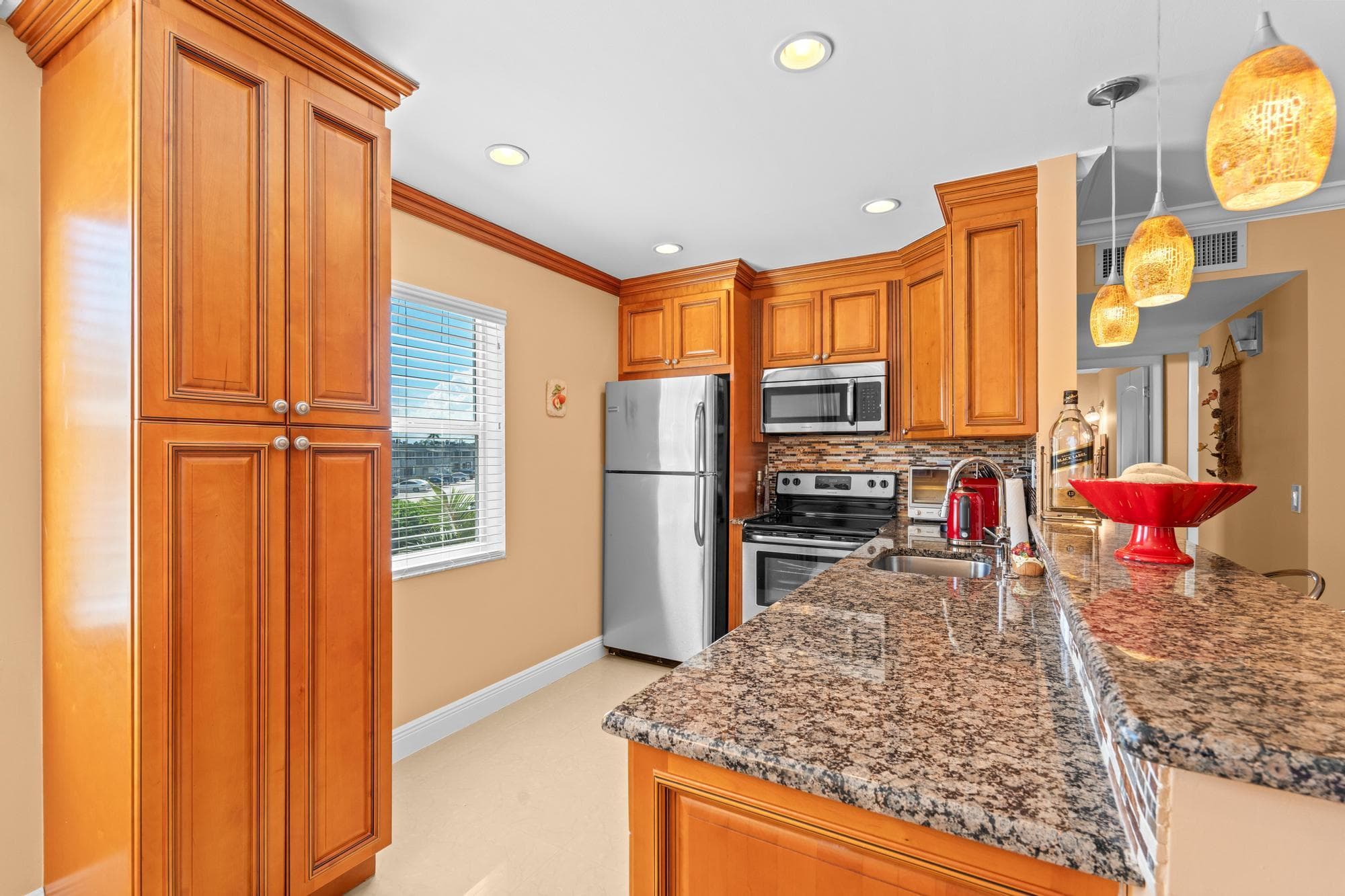 480 Flanders J, Delray Beach, FL 33484 — photo 8 of 45