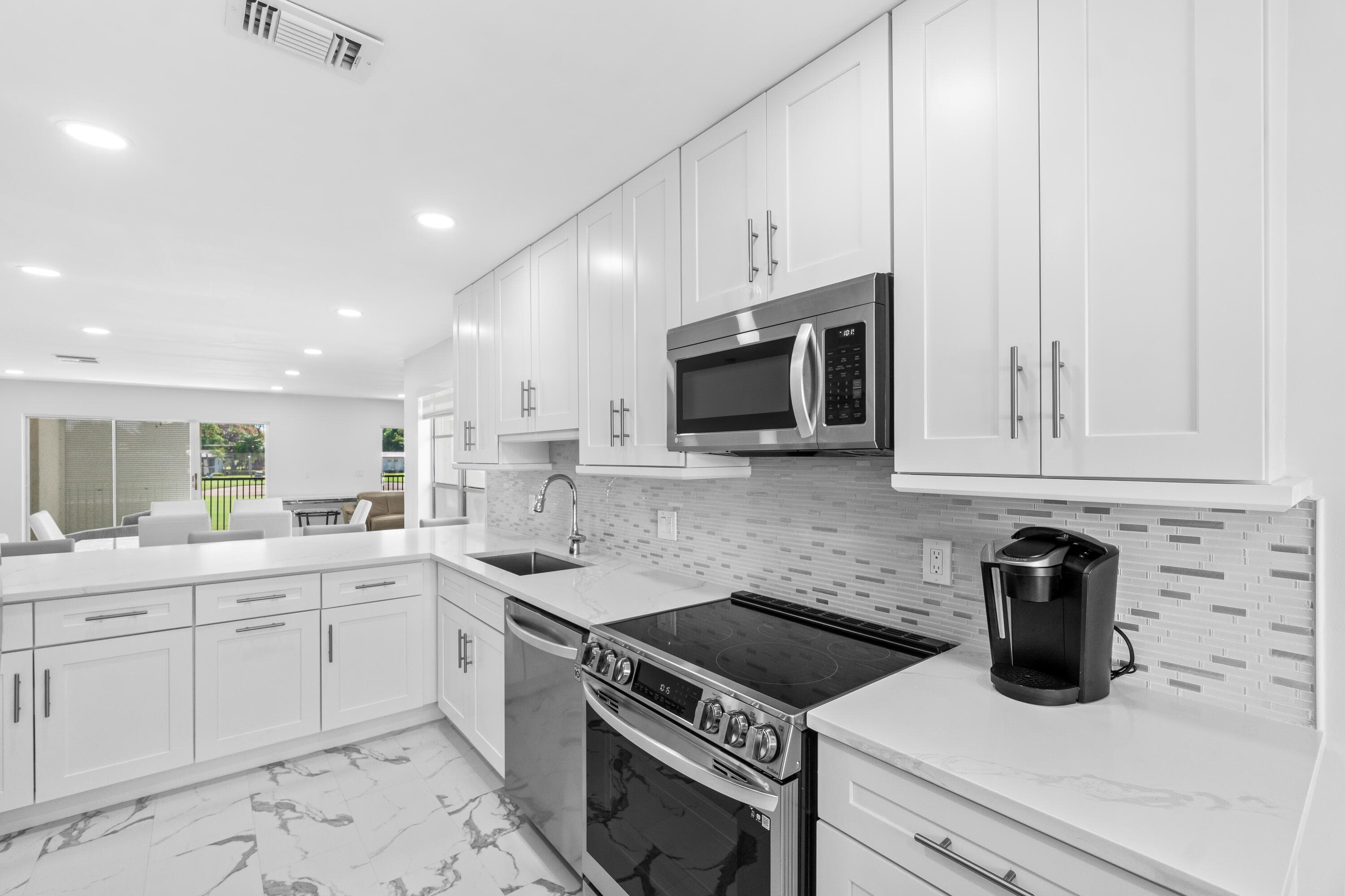 6 Stratford Drive E D, Boynton Beach, FL 33436 — photo 10 of 70
