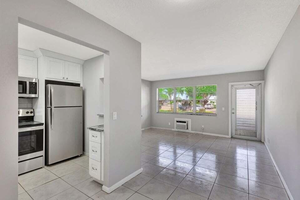 27 Camden B, West Palm Beach, FL 33417 — photo 3 of 34