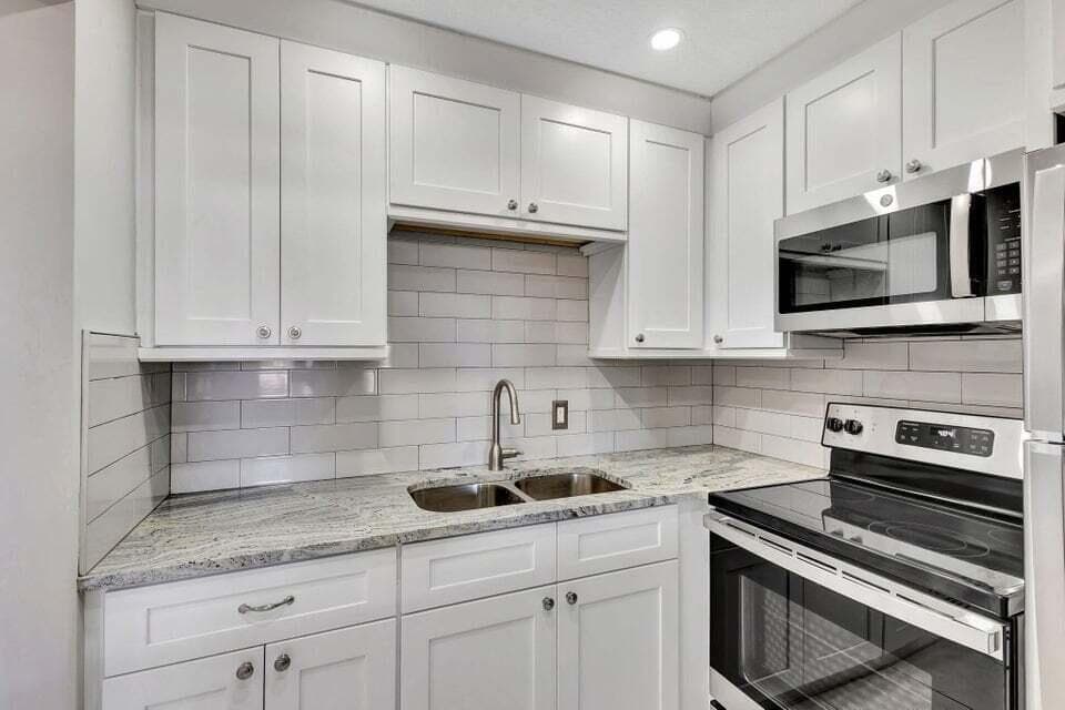 27 Camden B, West Palm Beach, FL 33417 — photo 1 of 34