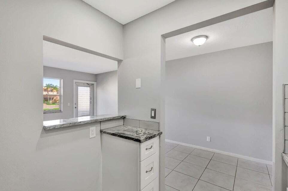 27 Camden B, West Palm Beach, FL 33417 — photo 4 of 34