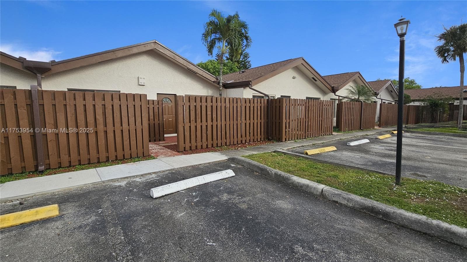 1760 NW 72nd Avenue 81, Plantation, FL 33313 — photo 1 of 10