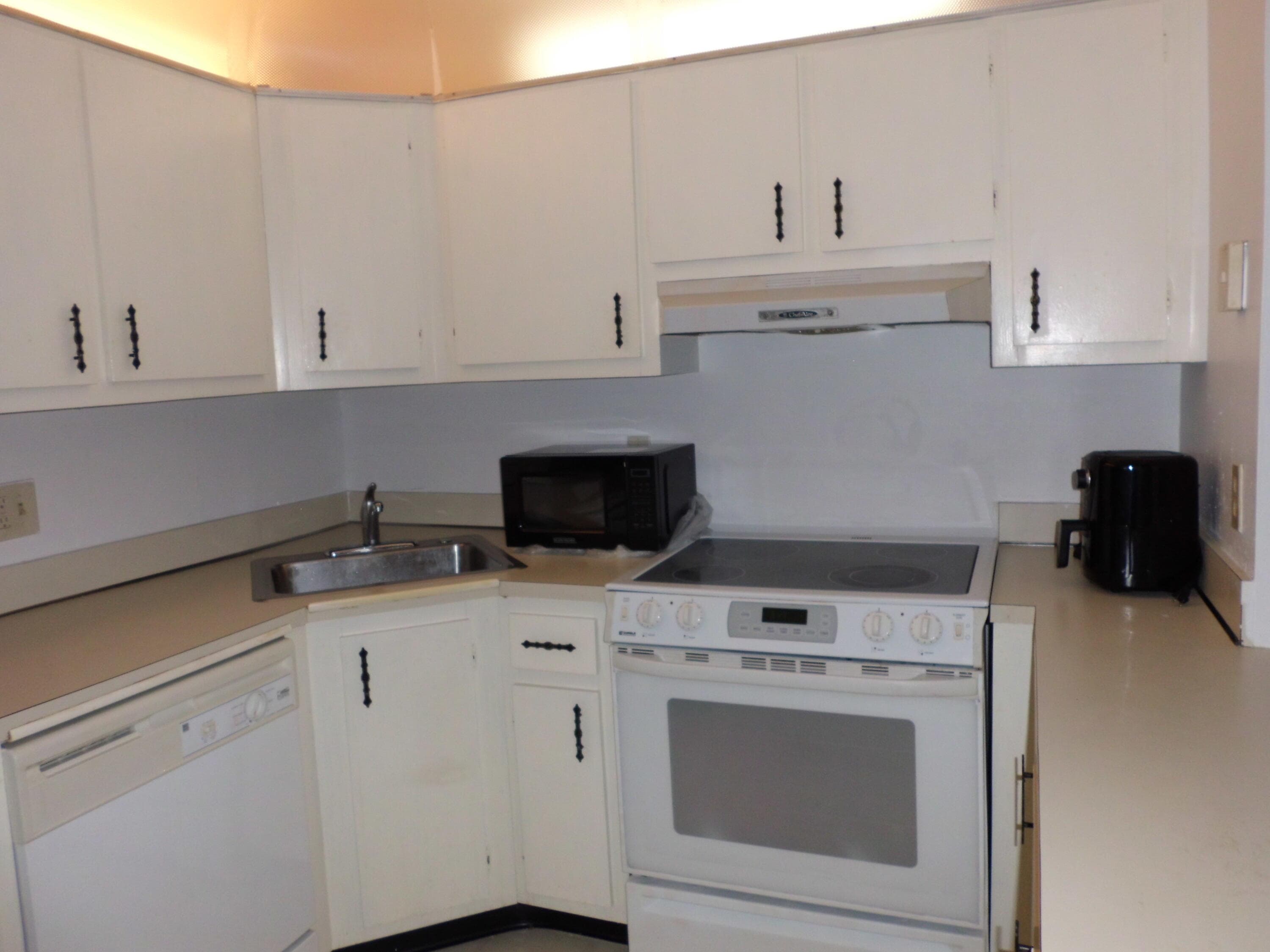 121 Lake Pine Circle A-2, Greenacres, FL 33463 — photo 3 of 13