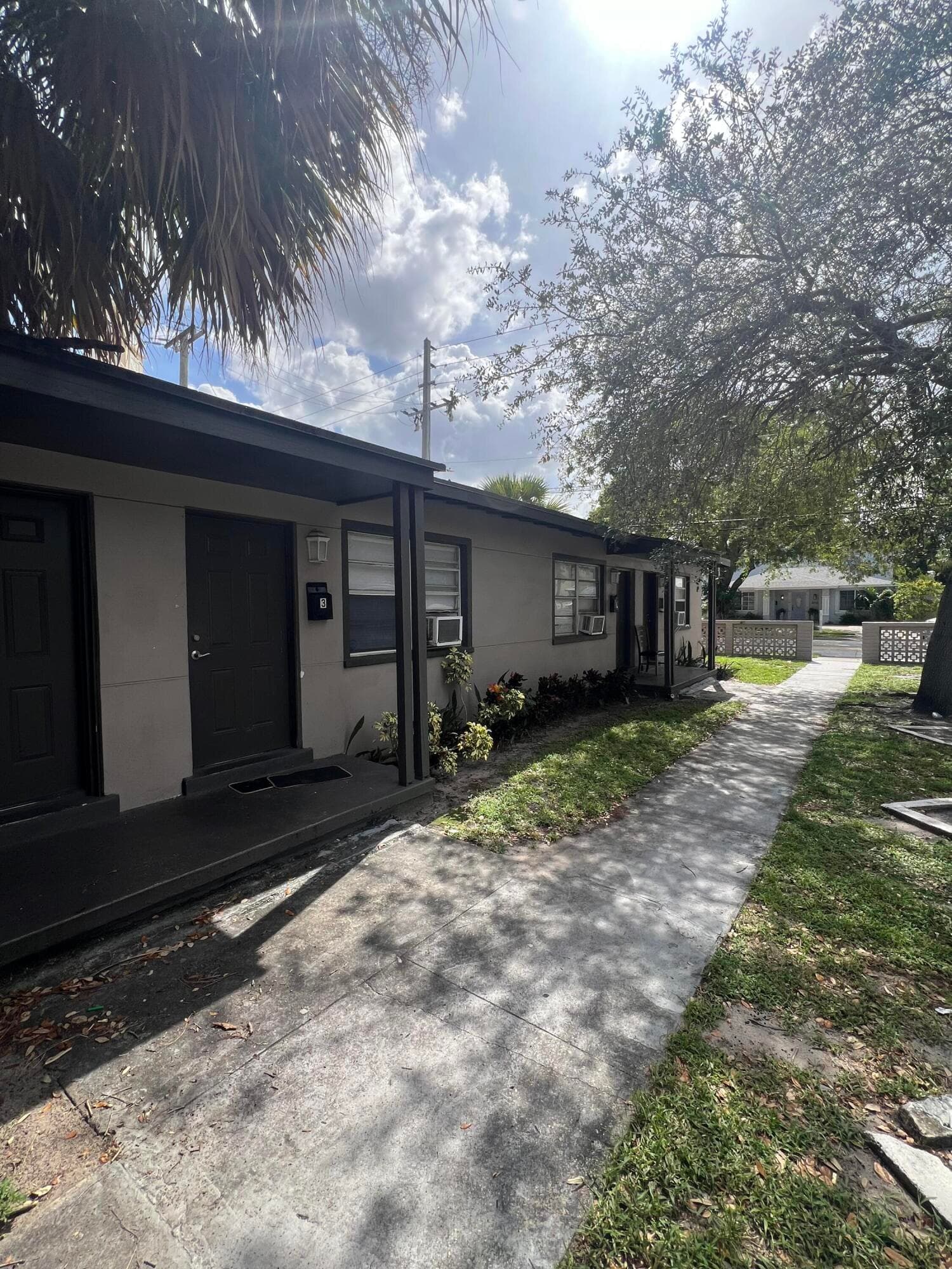 2722 Poinsettia Avenue, West Palm Beach, FL 33407 — photo 2 of 9