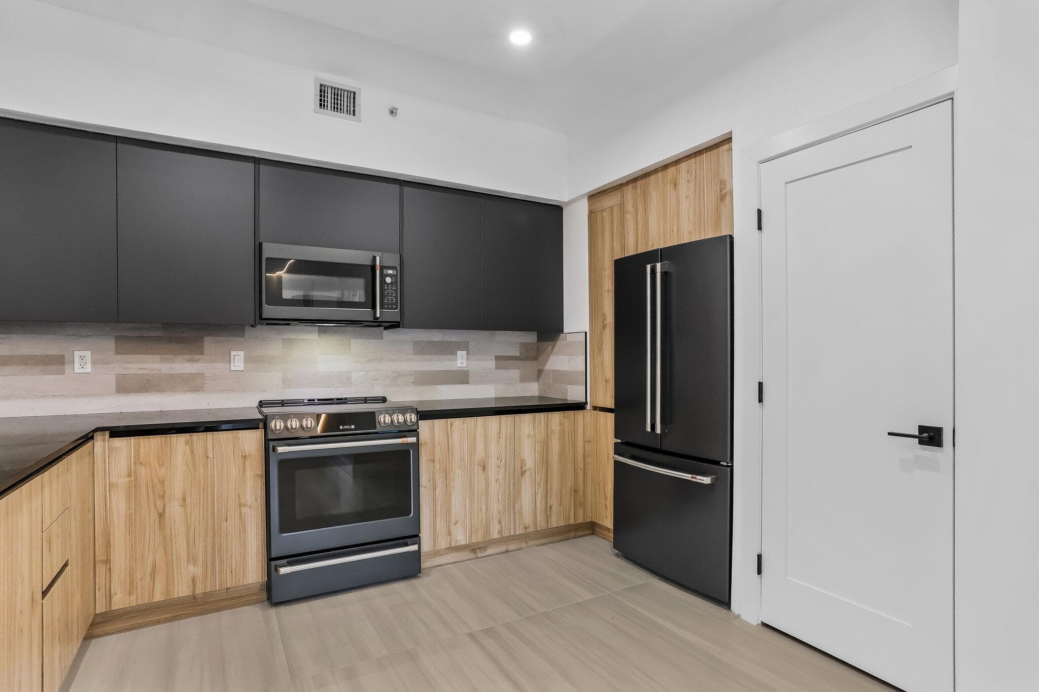 250 NE 3rd Avenue 1414, Delray Beach, FL 33444 — photo 8 of 37