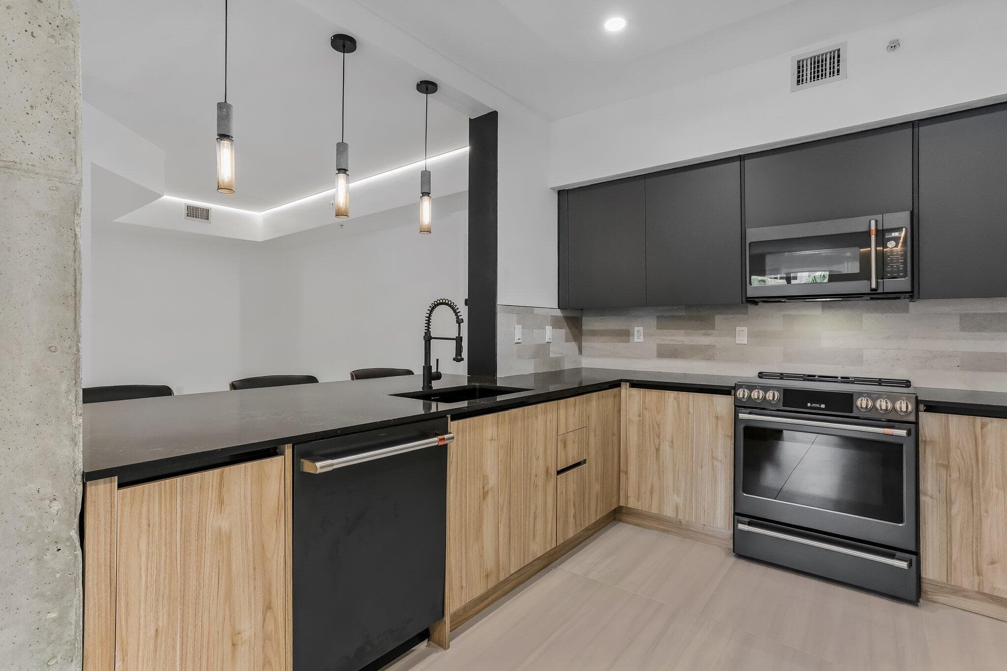 250 NE 3rd Avenue 1414, Delray Beach, FL 33444 — photo 10 of 37
