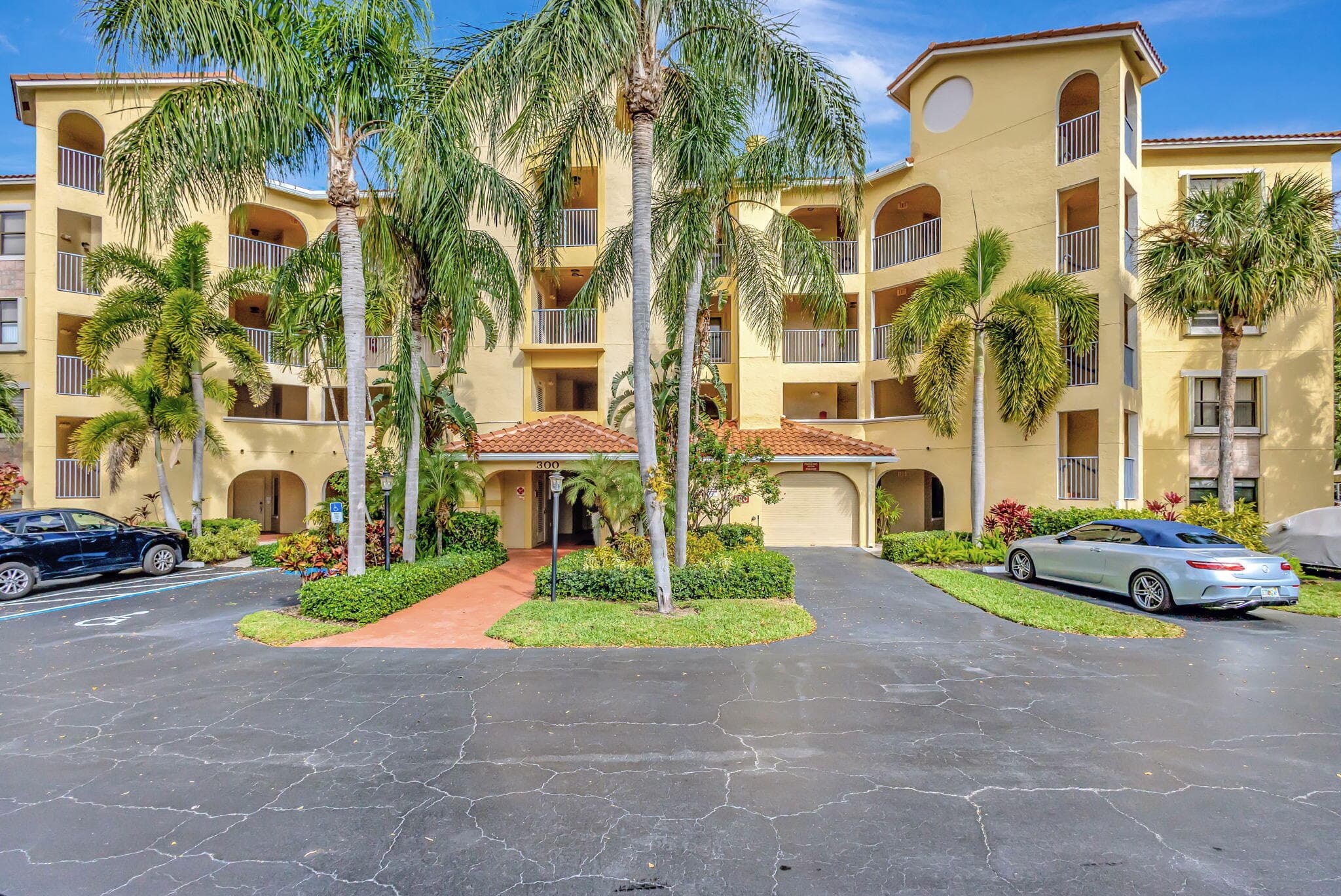 300 Uno Lago Drive 101, Juno Beach, FL 33408 — photo 3 of 48