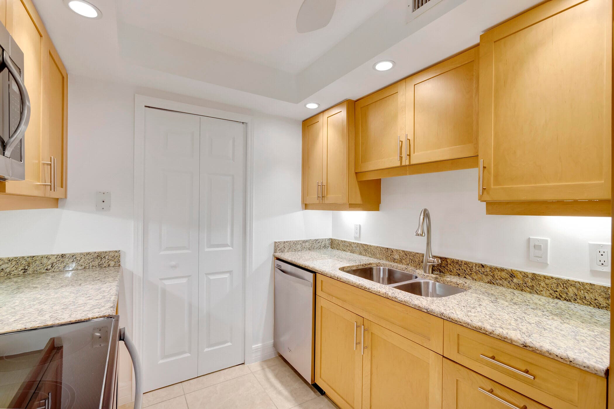 3000 N Ocean Drive 22 G, Singer Island, FL 33404 — photo 11 of 57