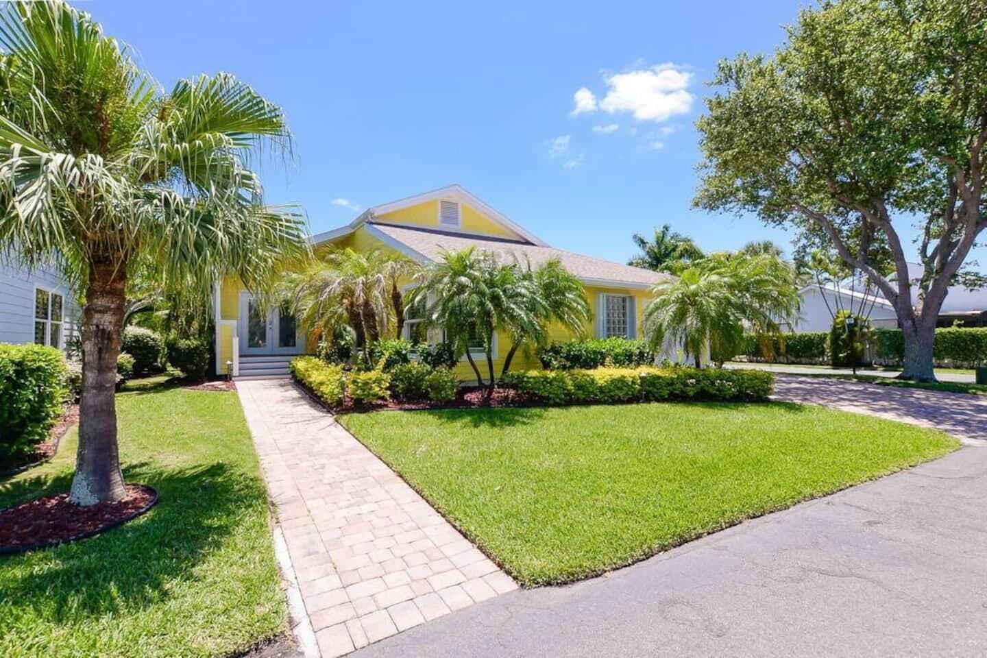 4031 NE Breakwater Drive, Jensen Beach, FL 34957 — photo 3 of 51