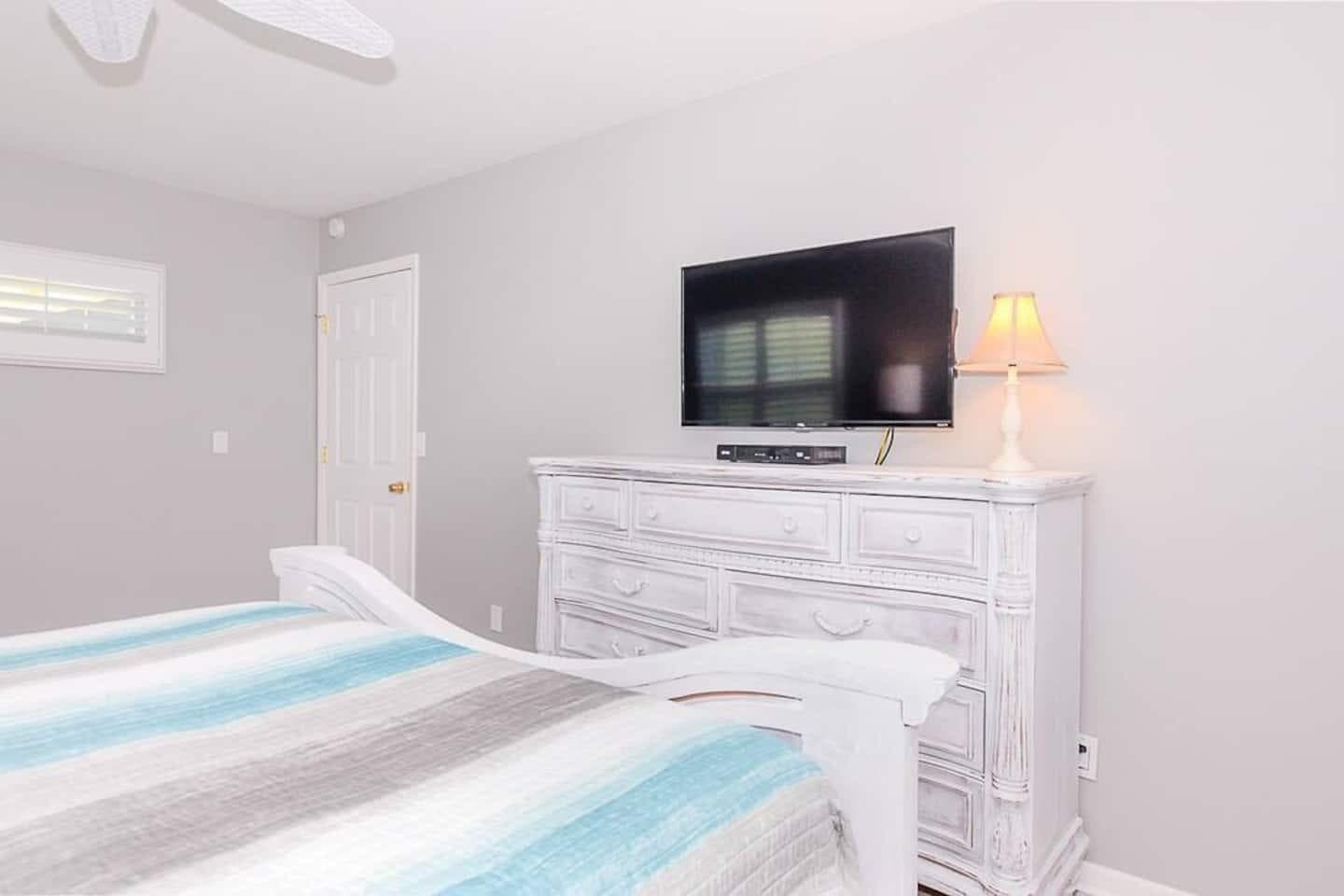 4031 NE Breakwater Drive, Jensen Beach, FL 34957 — photo 18 of 51