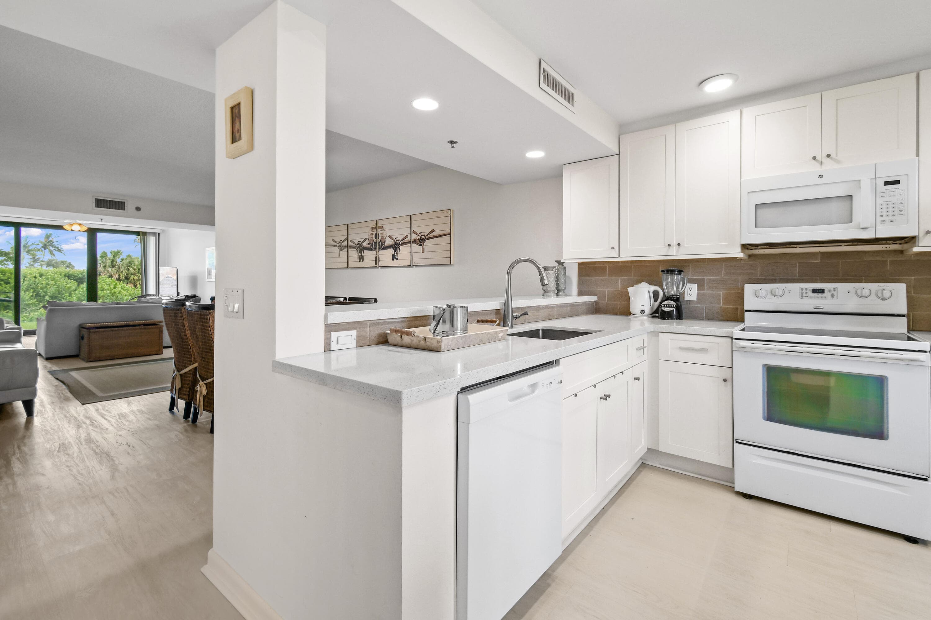 Condominium in Jupiter — photo 6 of 51