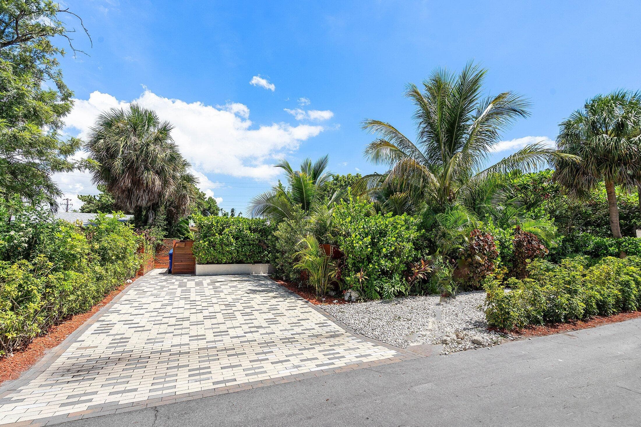 2041 NE 30th Street, Fort Lauderdale, FL 33306 — photo 2 of 43