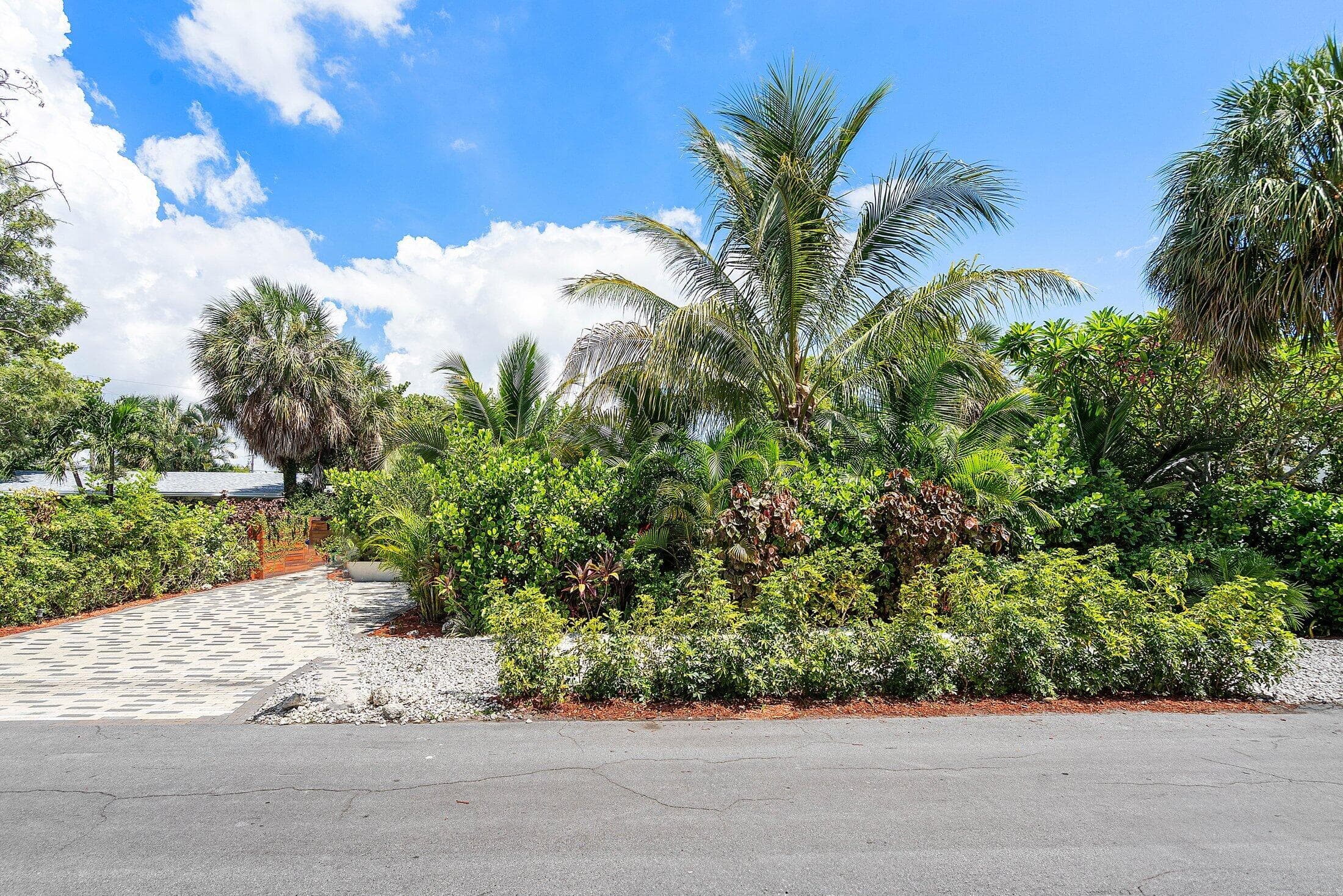 2041 NE 30th Street, Fort Lauderdale, FL 33306 — photo 3 of 43