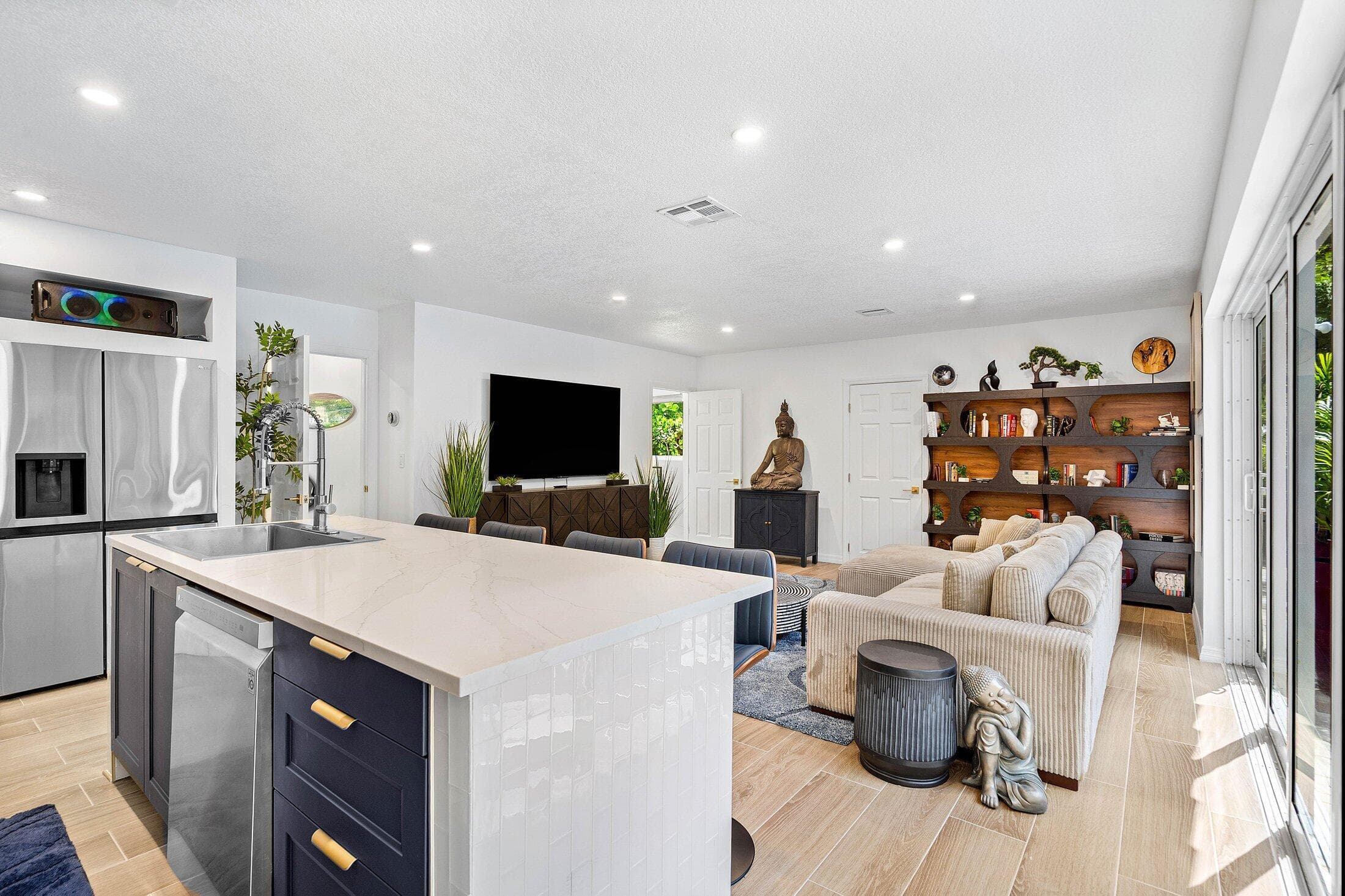 2041 NE 30th Street, Fort Lauderdale, FL 33306 — photo 11 of 43