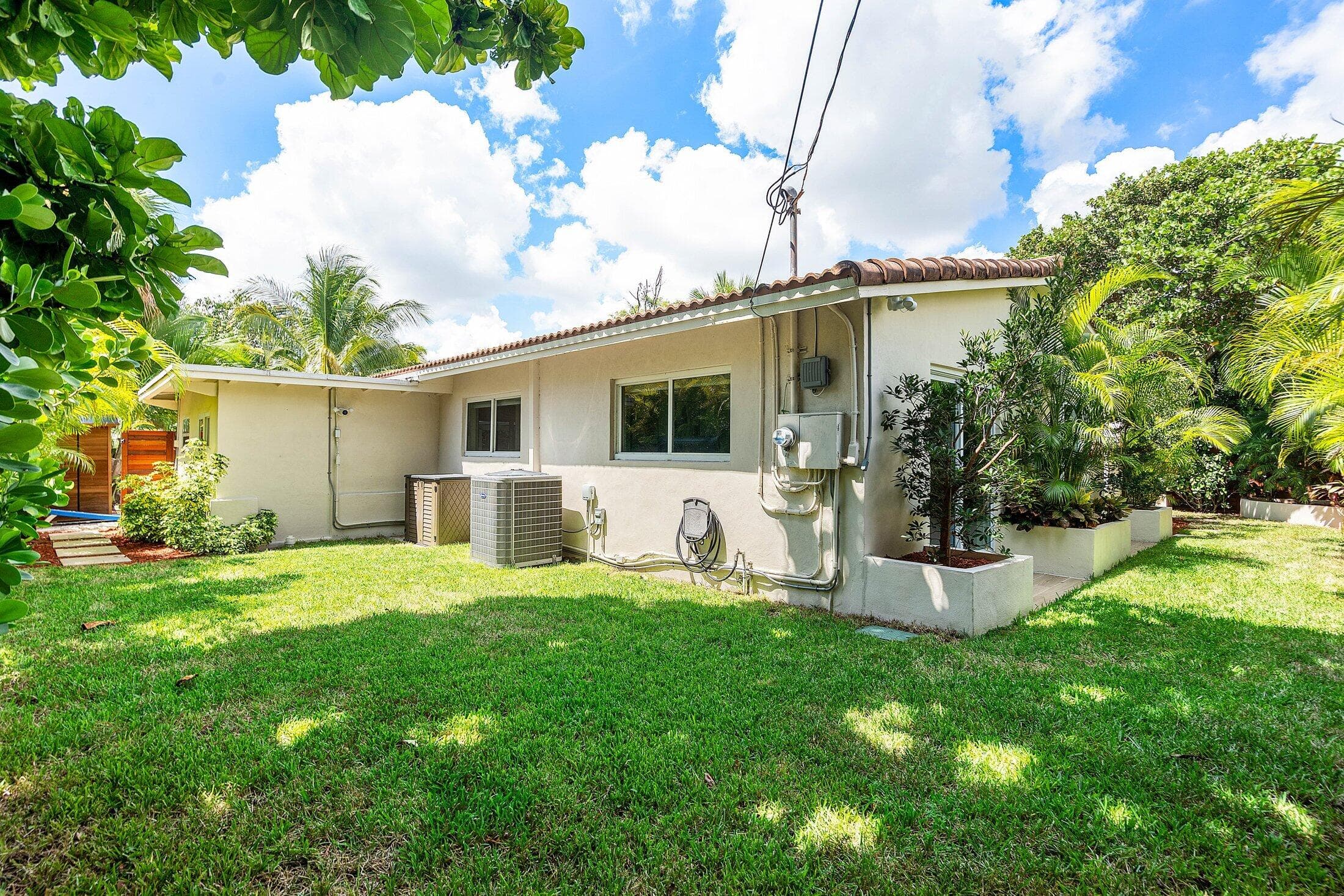 2041 NE 30th Street, Fort Lauderdale, FL 33306 — photo 34 of 43