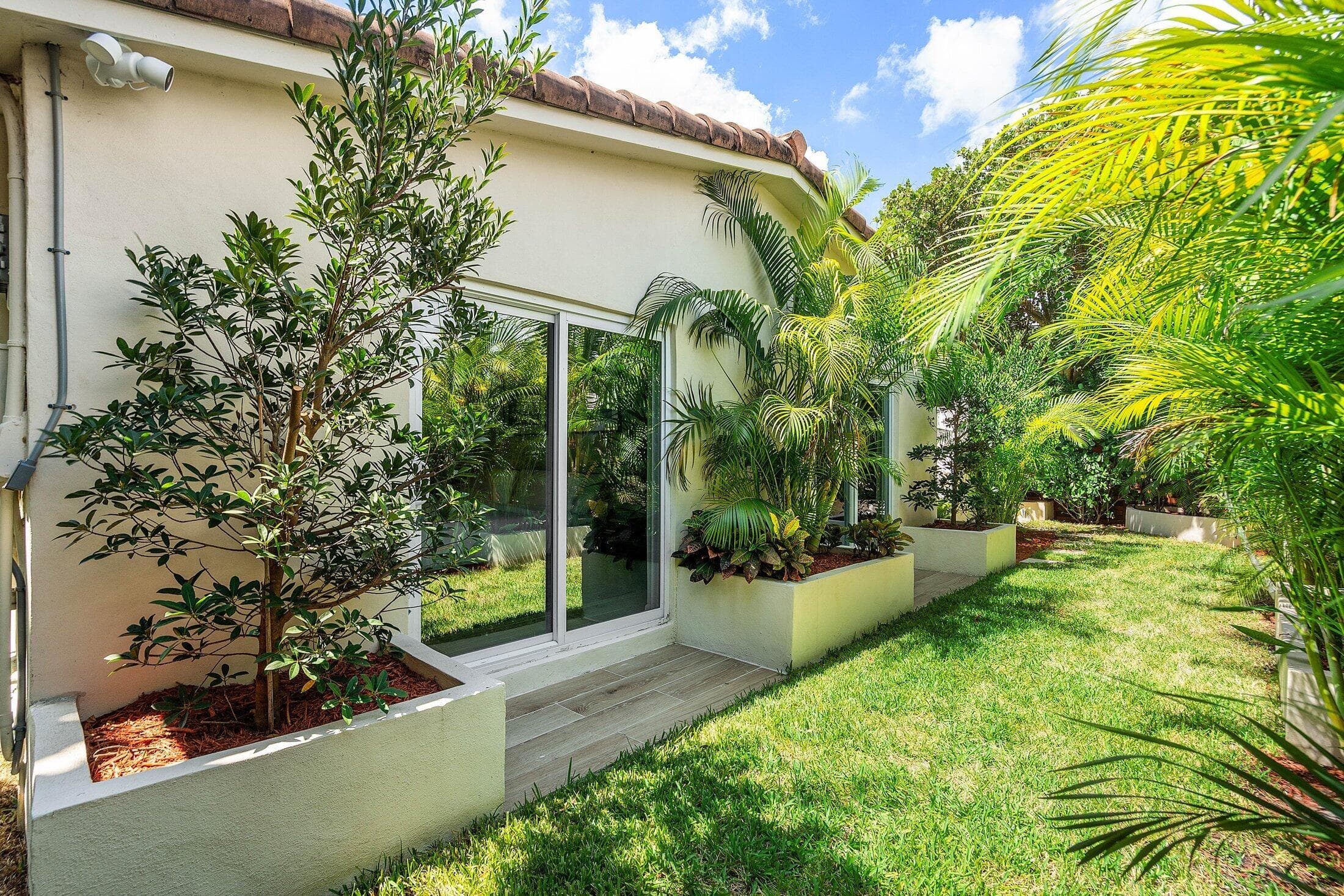 2041 NE 30th Street, Fort Lauderdale, FL 33306 — photo 37 of 43