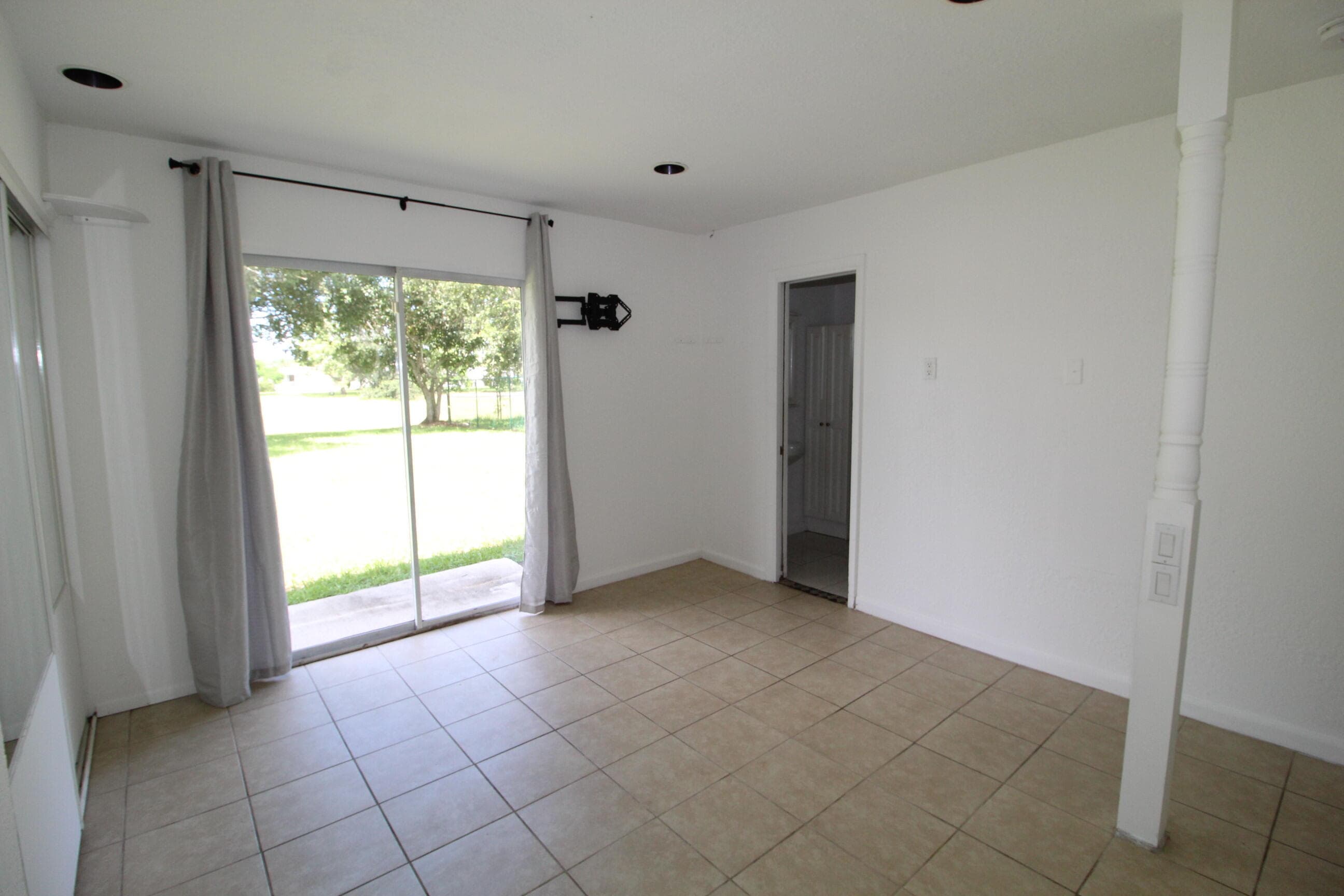 2022 SE West Dunbrooke Circle SE, Port St. Lucie, FL 34952 — photo 5 of 12