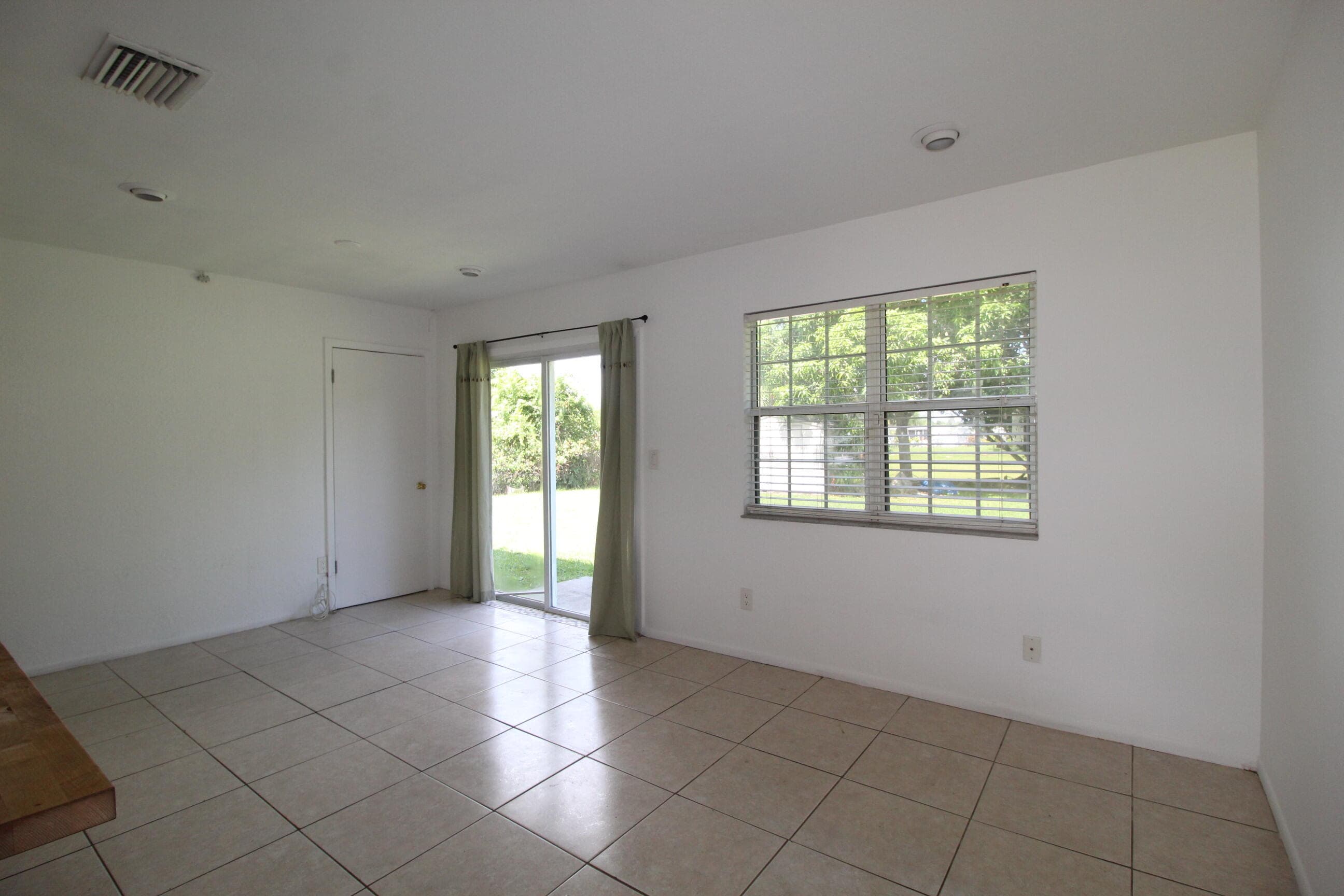 2022 SE West Dunbrooke Circle SE, Port St. Lucie, FL 34952 — photo 4 of 12