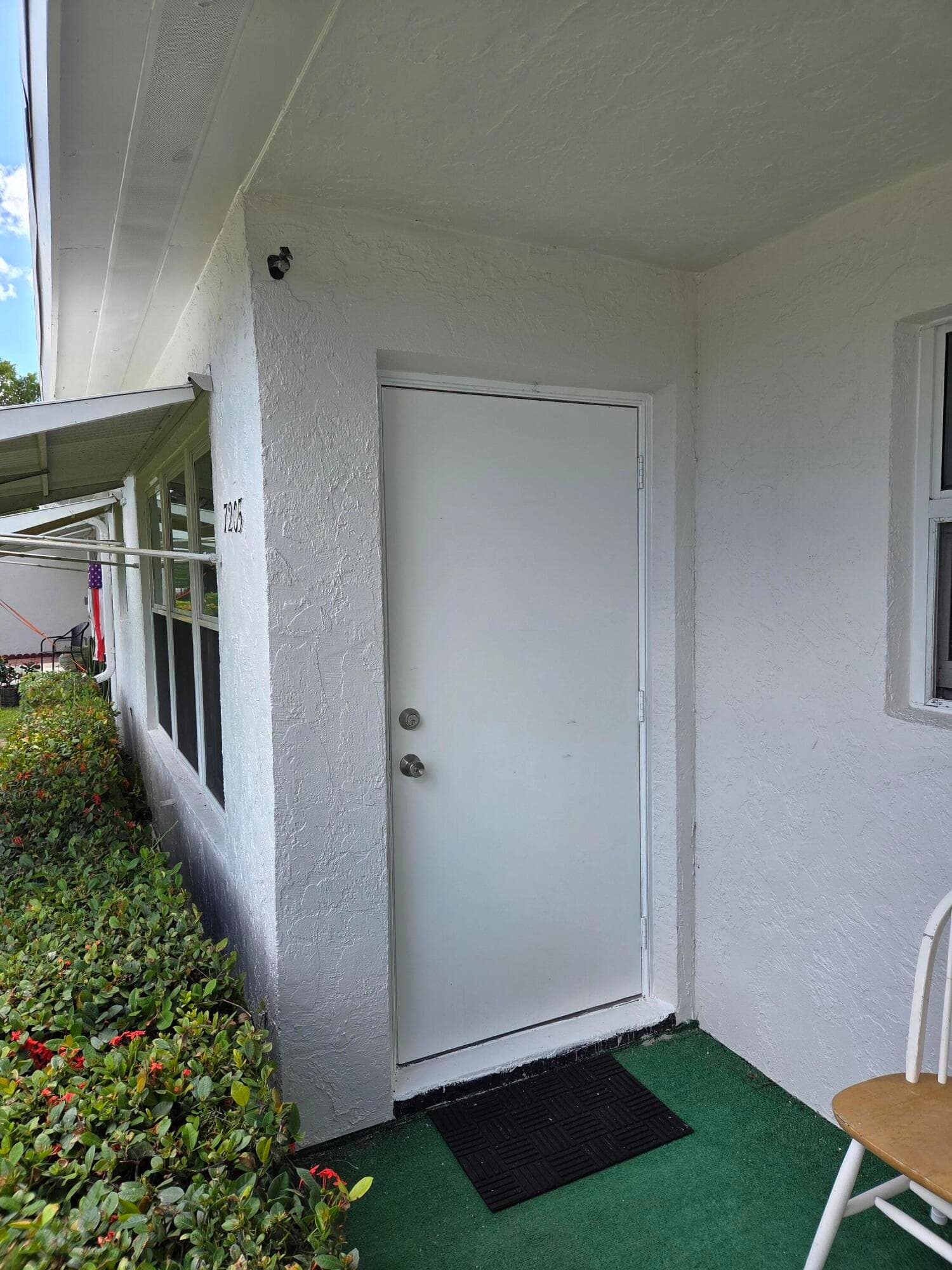 7205 W Oakridge Circle, Lake Worth, FL 33462 — photo 2 of 21