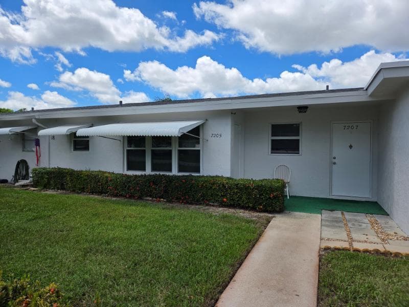 7205 W Oakridge Circle, Lake Worth, FL 33462 — photo 1 of 21