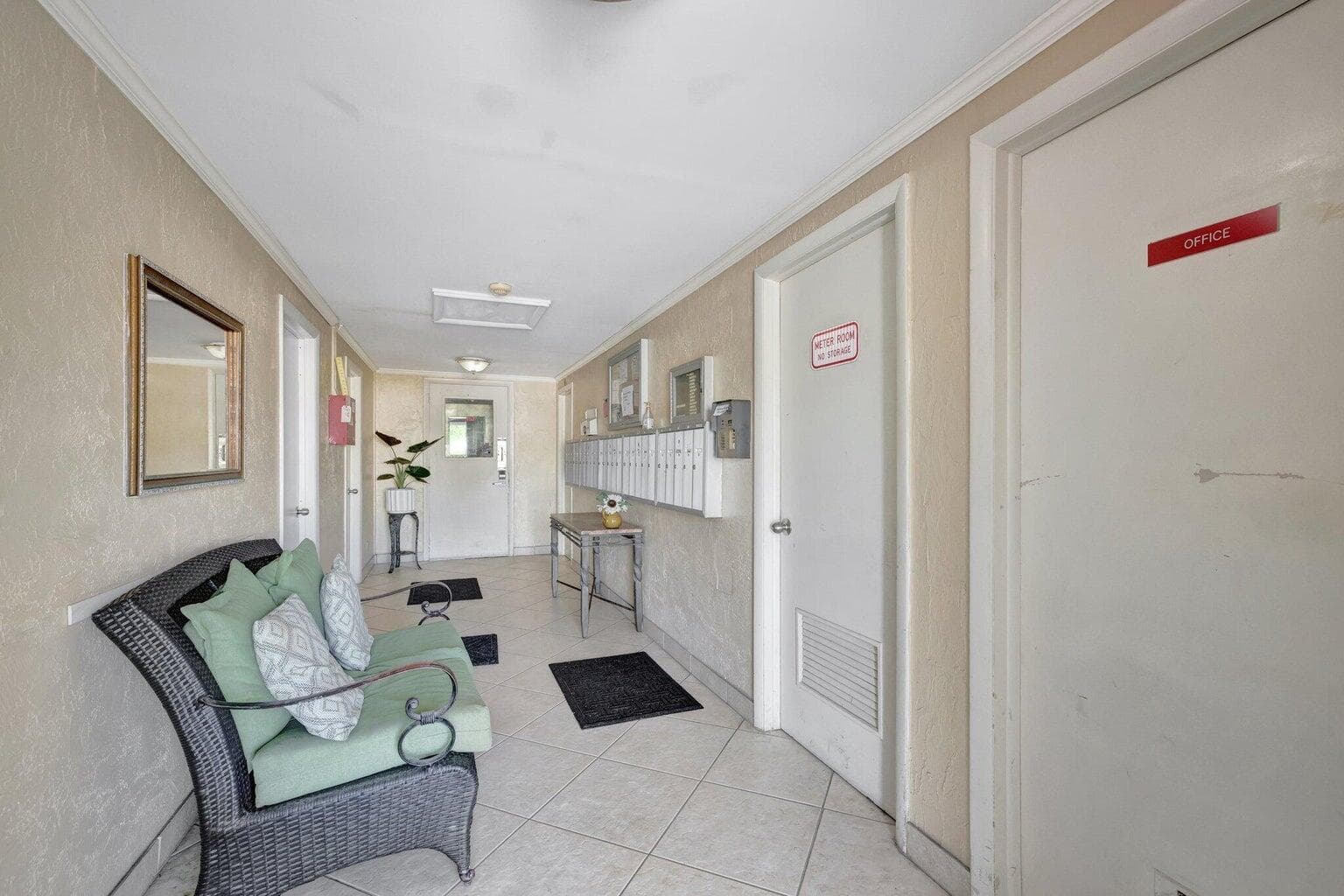 2400 NE 33rd Avenue 211, Fort Lauderdale, FL 33305 — photo 32 of 40