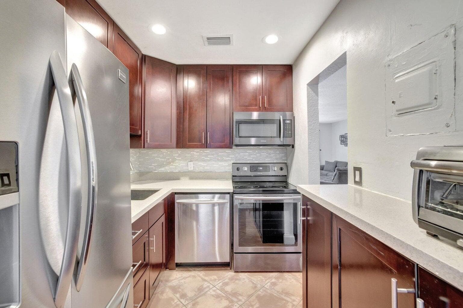 2400 NE 33rd Avenue 211, Fort Lauderdale, FL 33305 — photo 14 of 40
