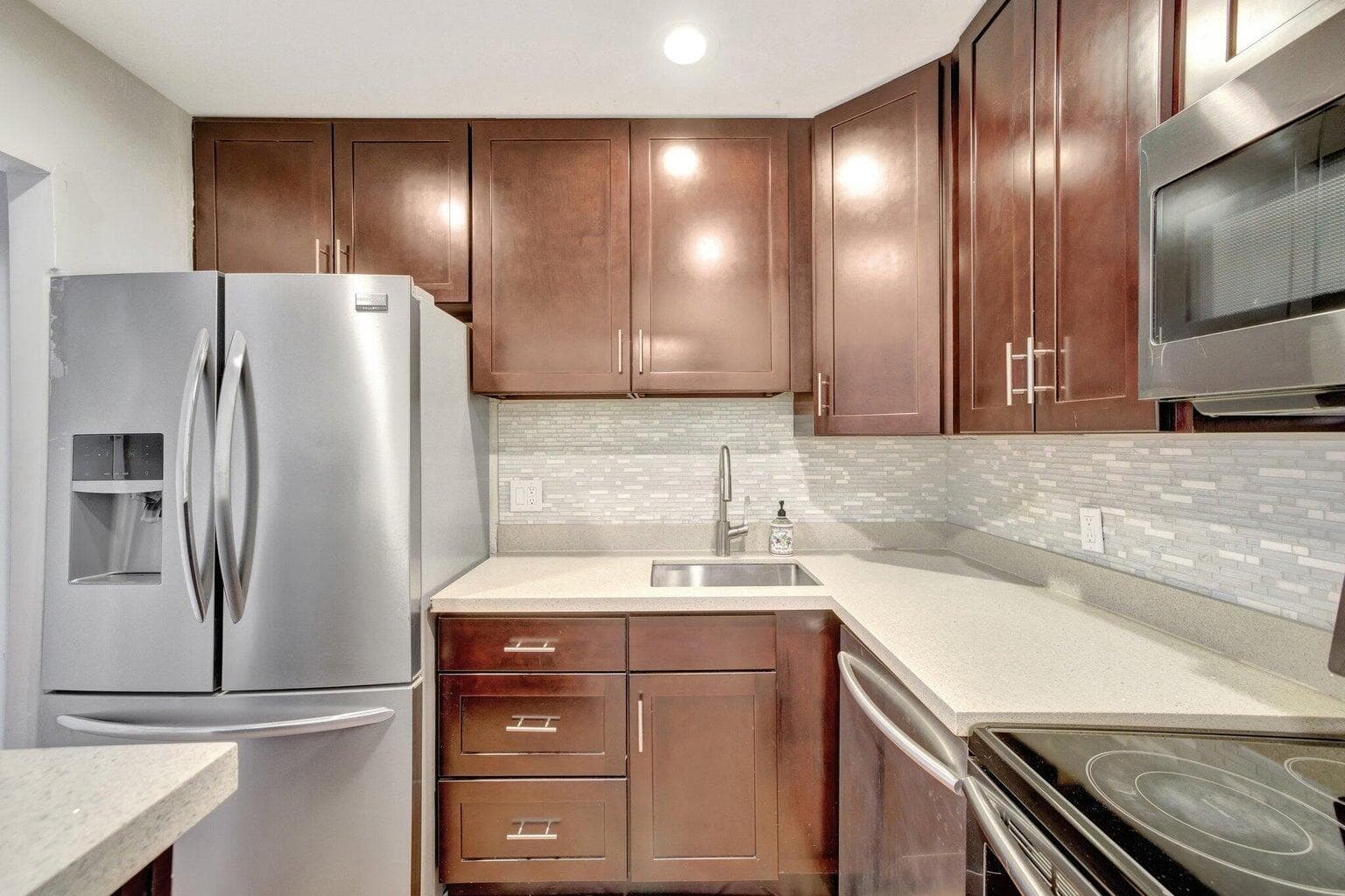 2400 NE 33rd Avenue 211, Fort Lauderdale, FL 33305 — photo 13 of 40