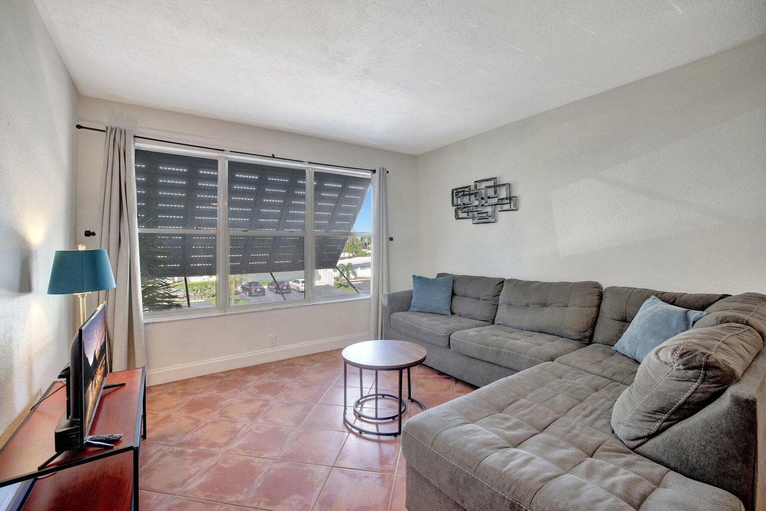 2400 NE 33rd Avenue 211, Fort Lauderdale, FL 33305 — photo 11 of 40
