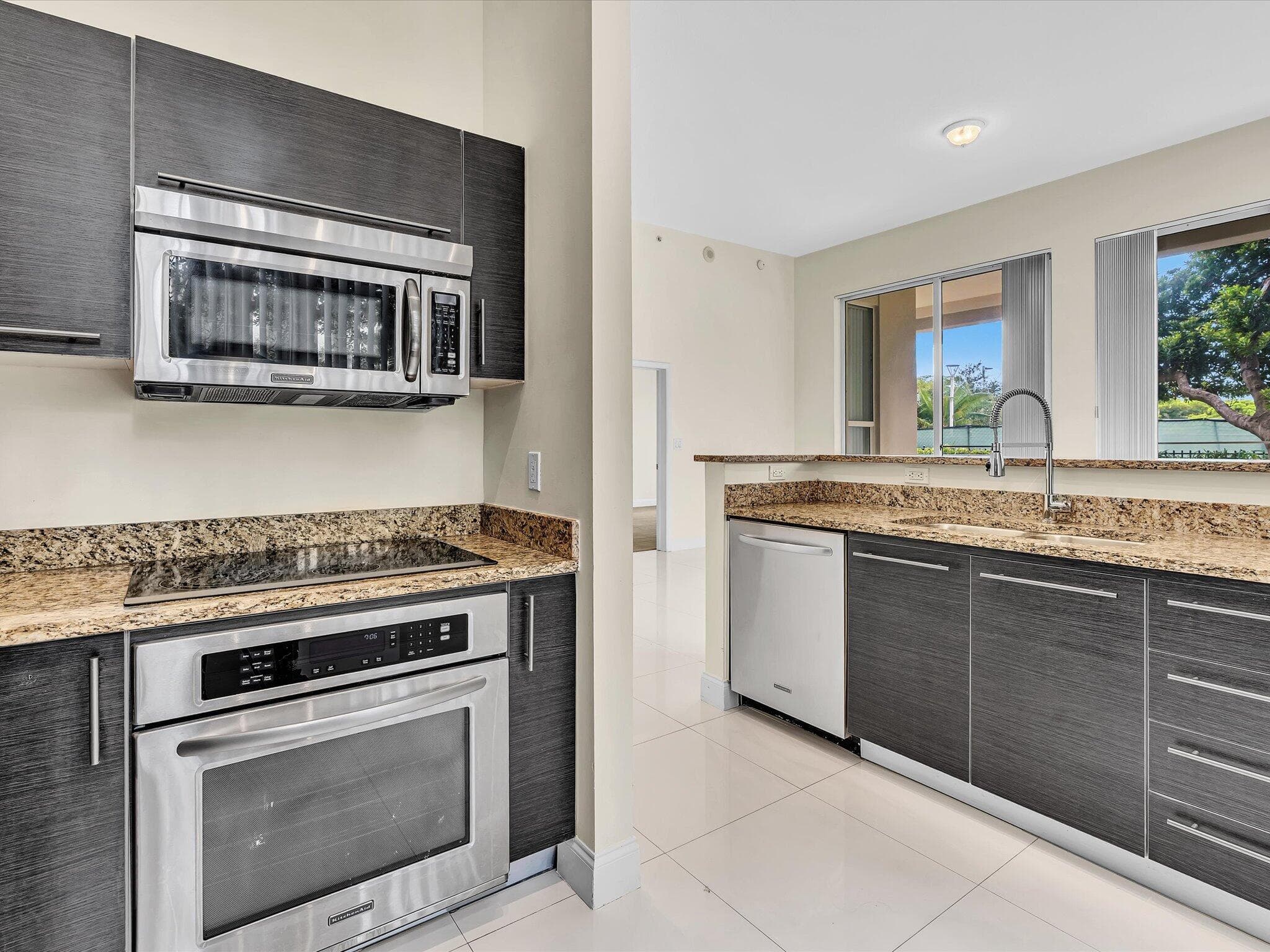 550 Okeechobee Boulevard 122, West Palm Beach, FL 33401 — photo 7 of 53