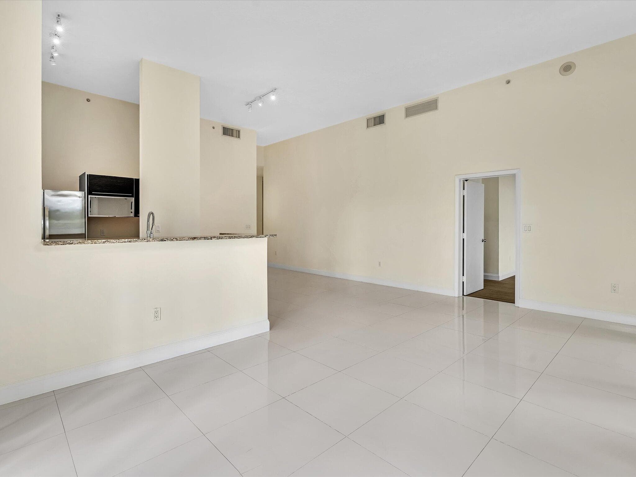 550 Okeechobee Boulevard 122, West Palm Beach, FL 33401 — photo 12 of 53